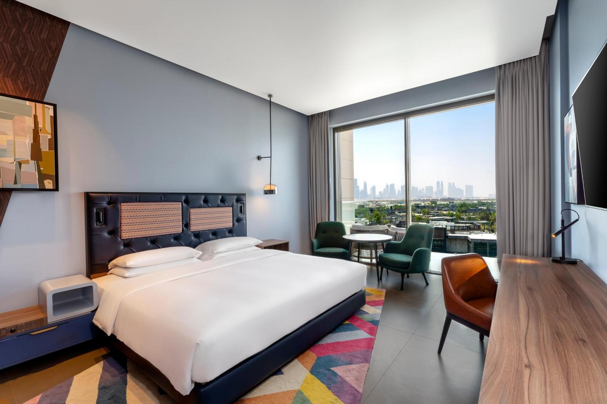 King Room Balcony Skyline View Food & Soft Beverage
