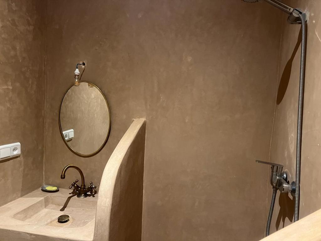 Family Room Private Bathroom,1522323742:JPEG