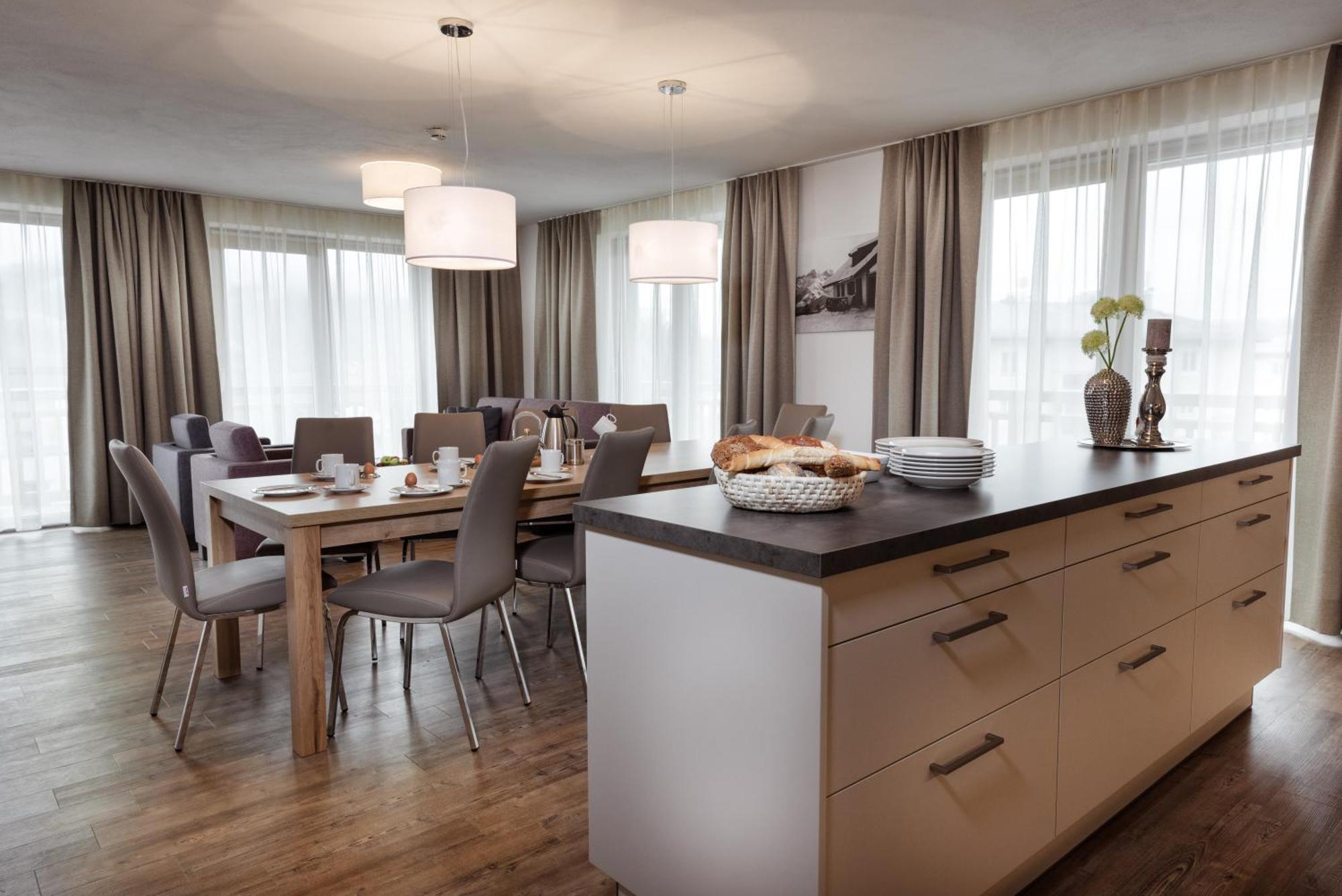 Deluxe Four-Bedroom Apartment