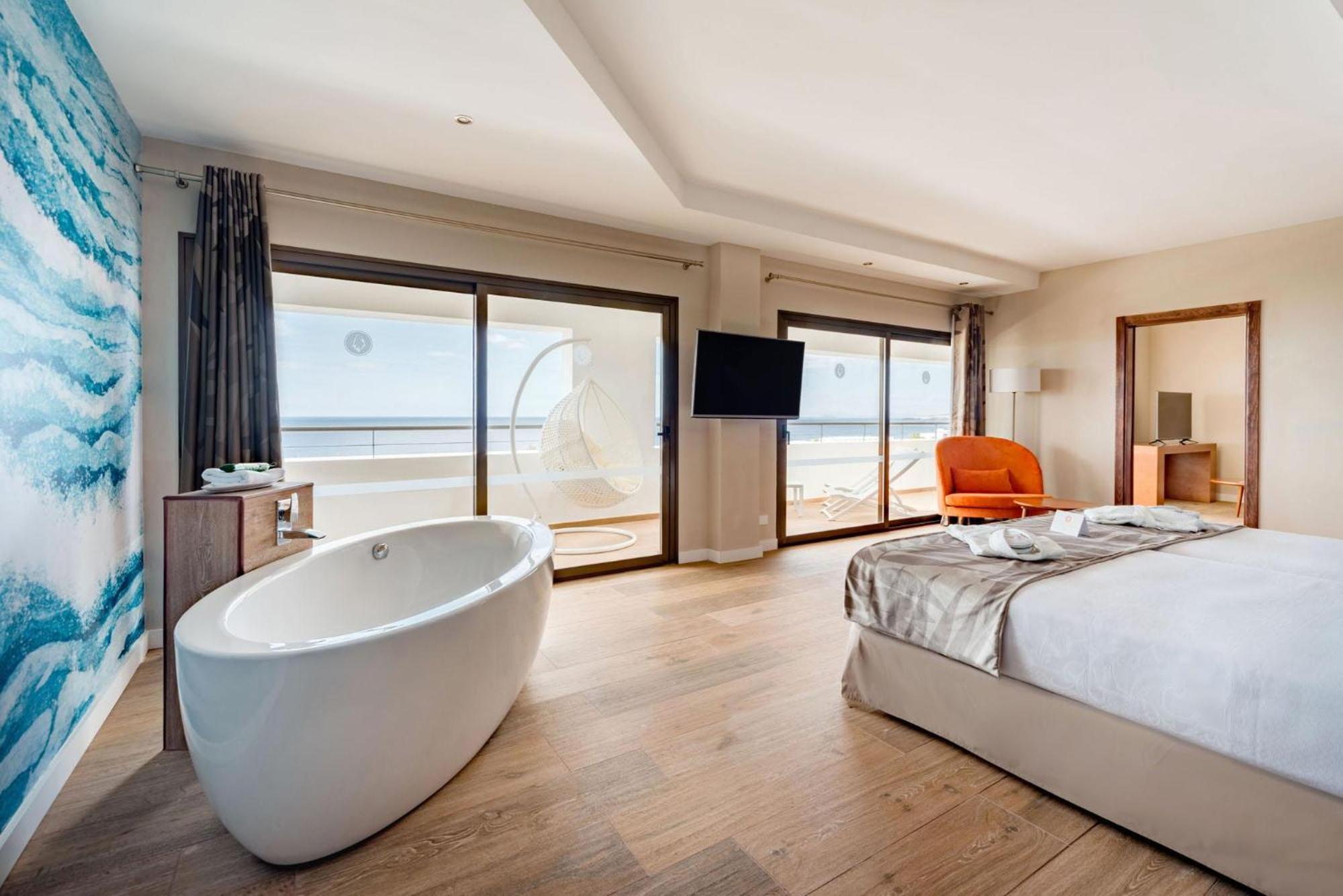 Select Suite with Sea View,1498617148:JPEG