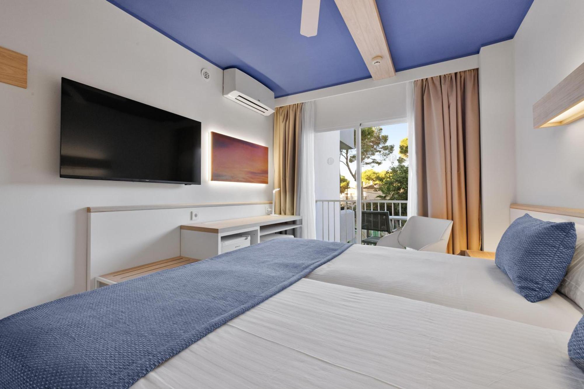 Double Room Pool View