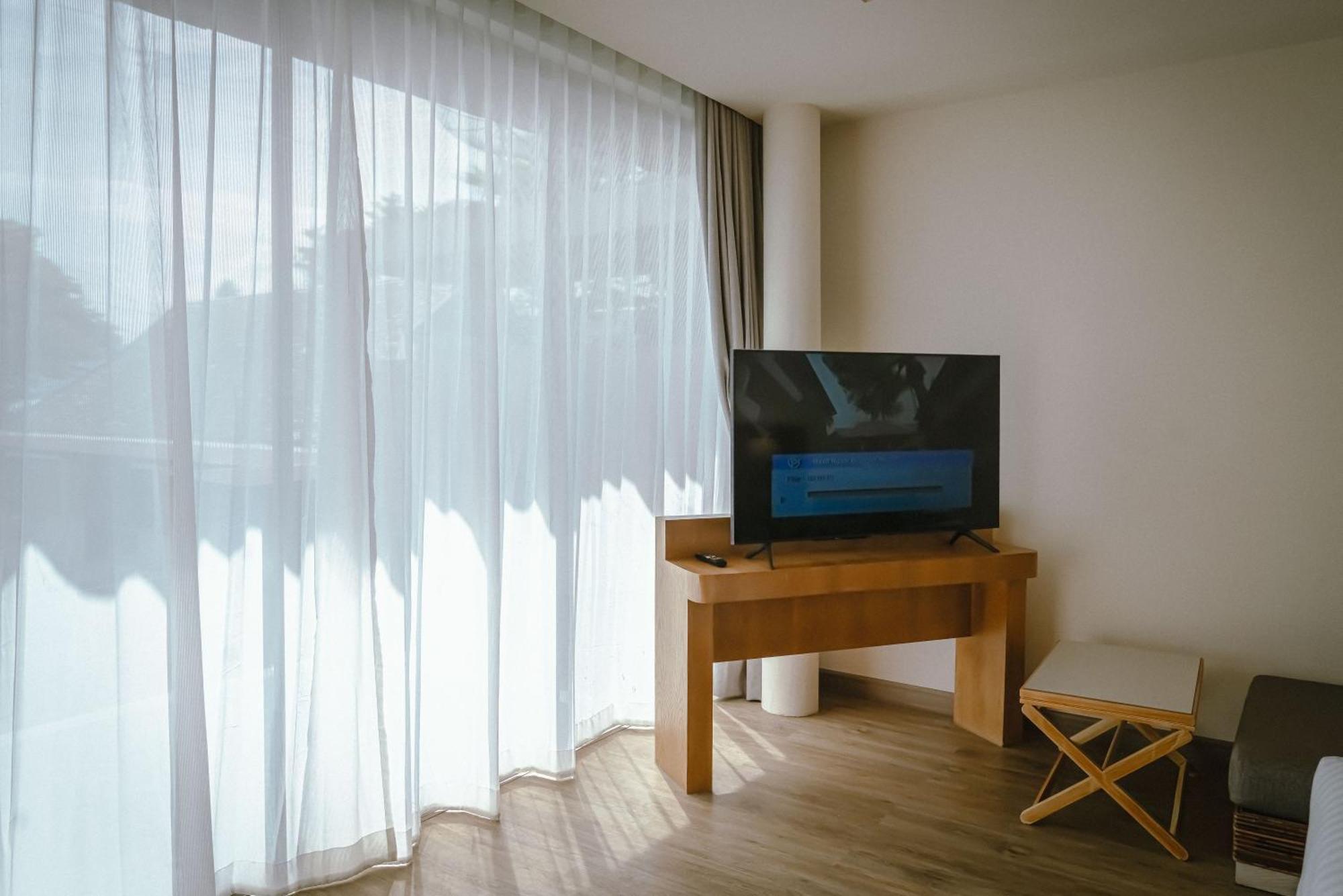 Deluxe Pool Villa Seaview Roundtrip Airport Transfer