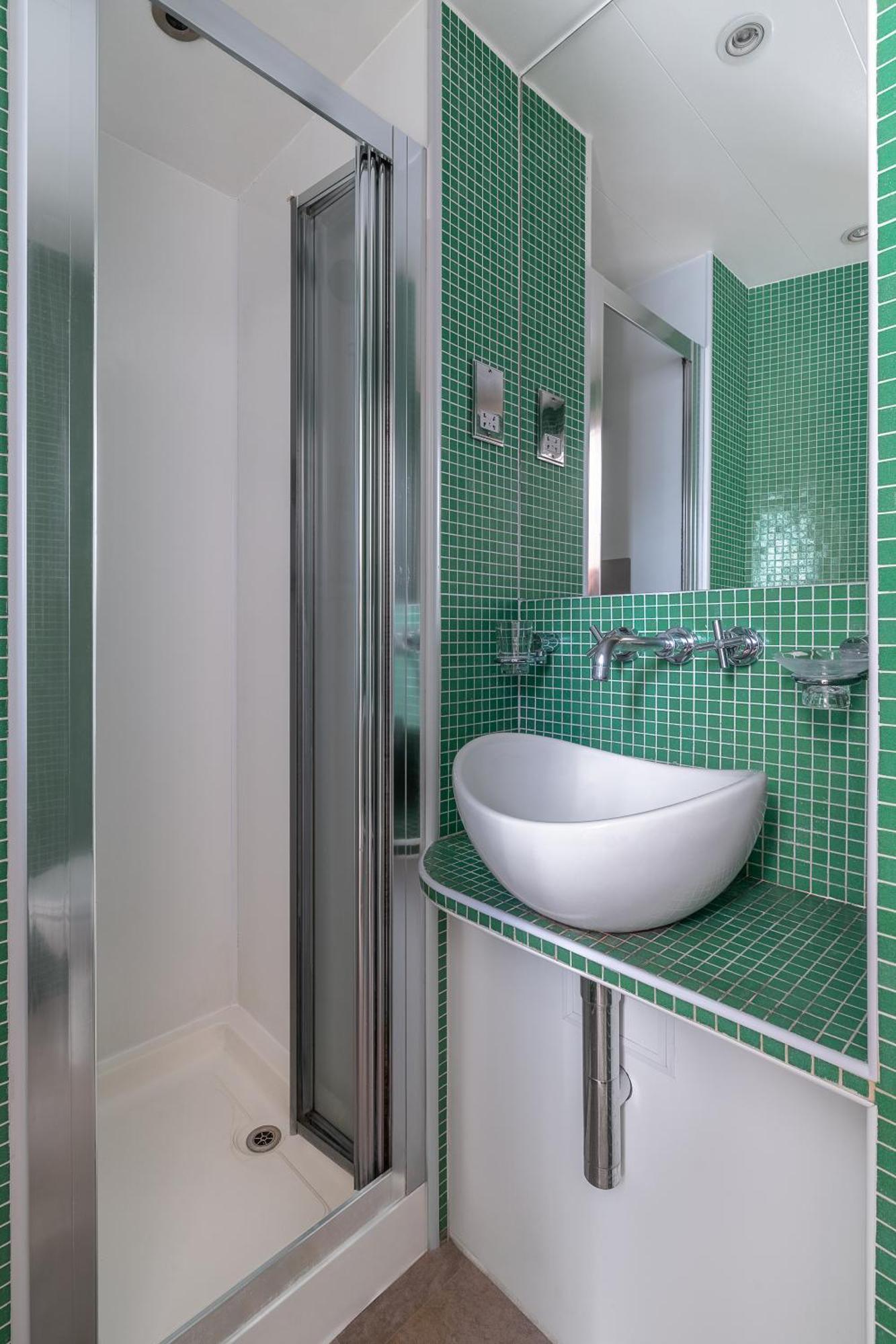 Standard Single Room Shower