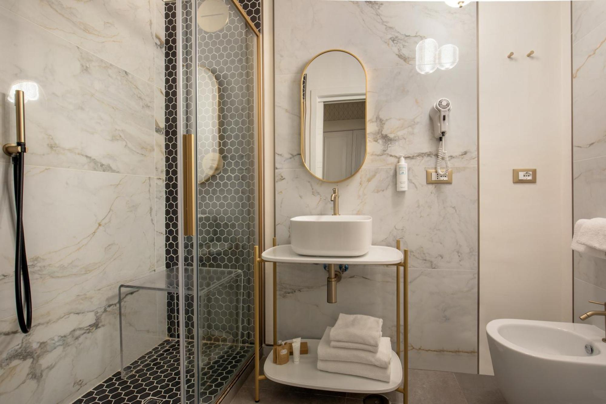Double or Twin Room Annex Building Via del Corso 75
