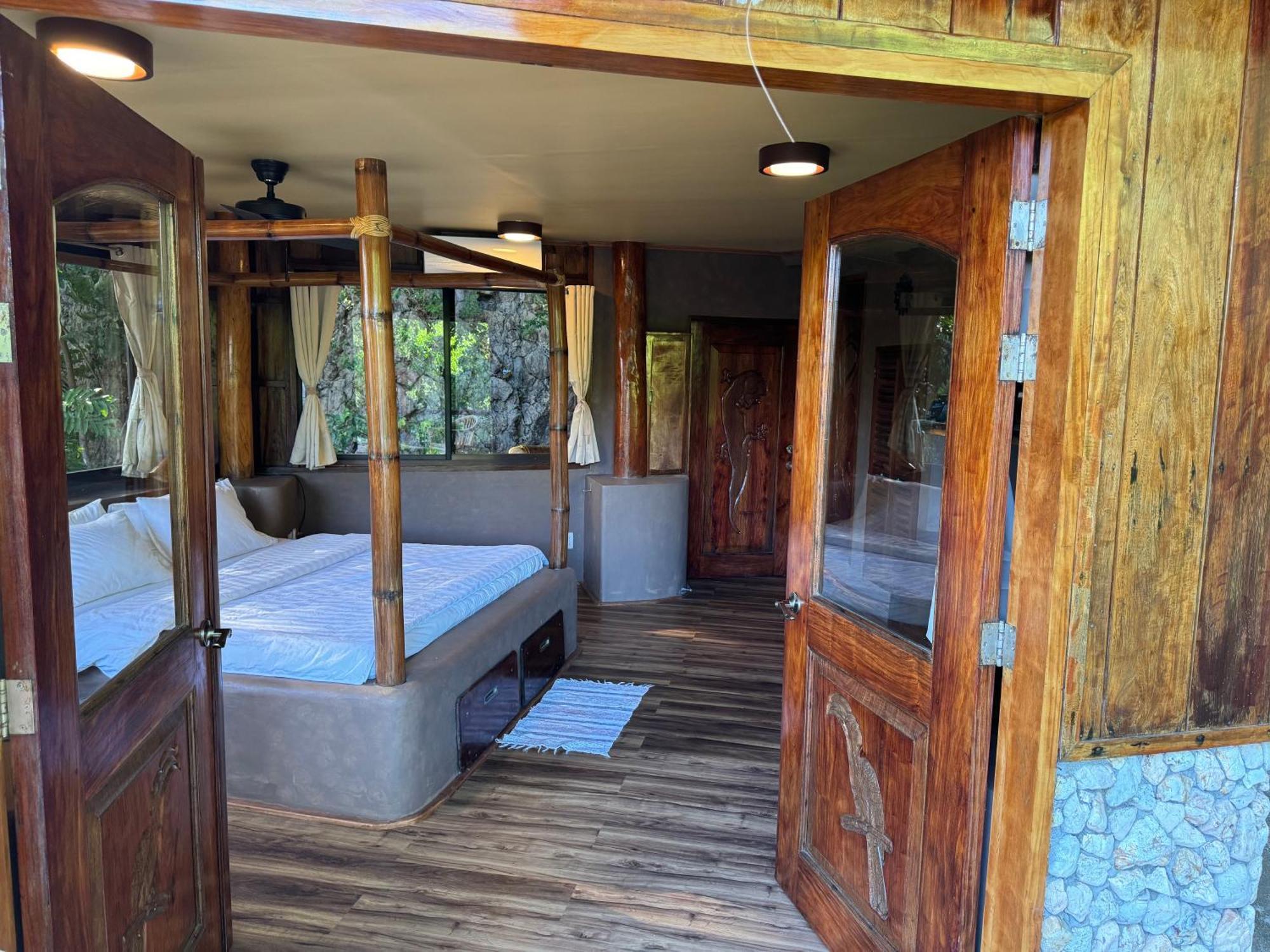 Chalet au Sommet de la Colline avec Climatiseur