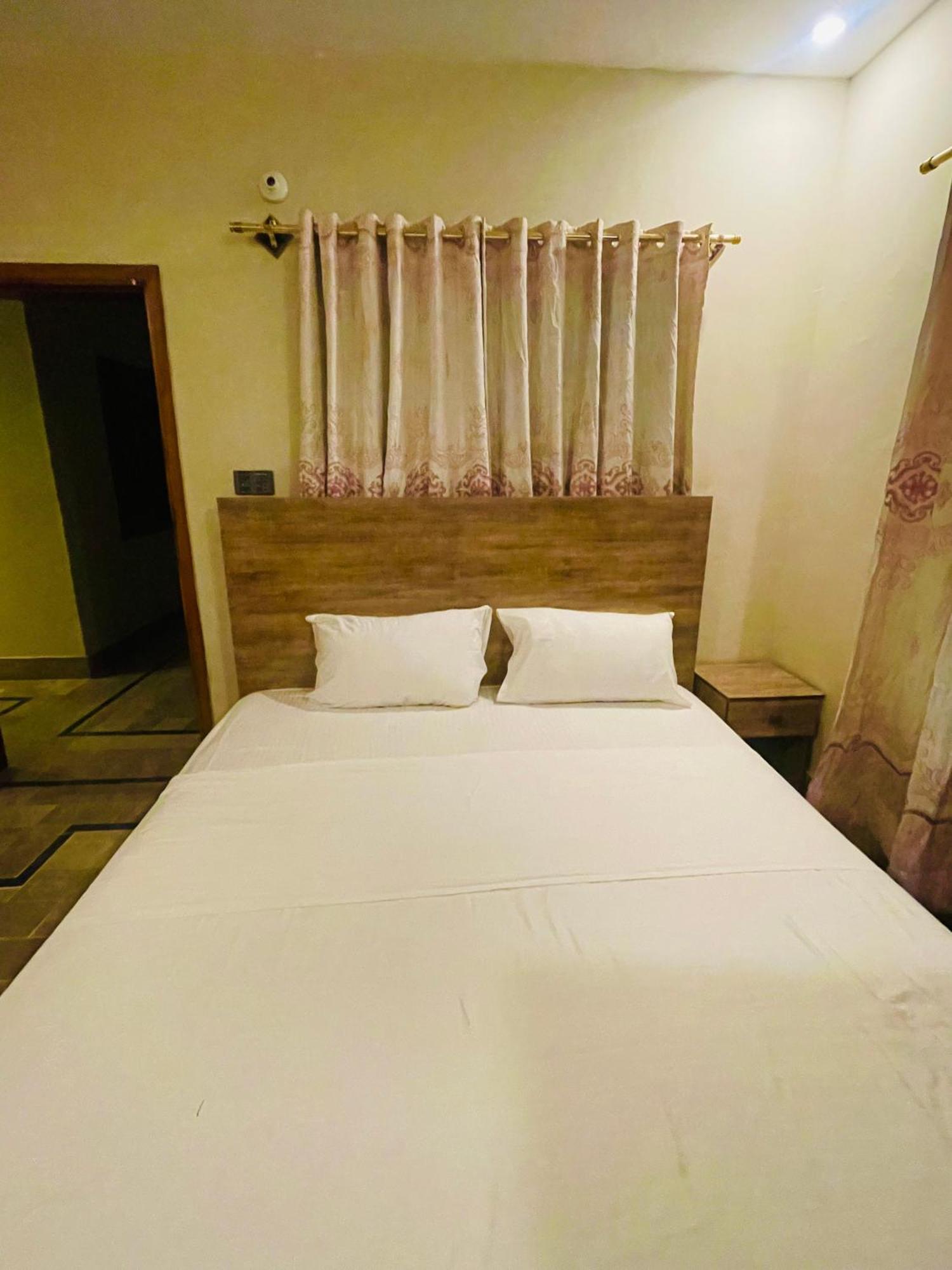 Deluxe Room,1537557628:JPEG