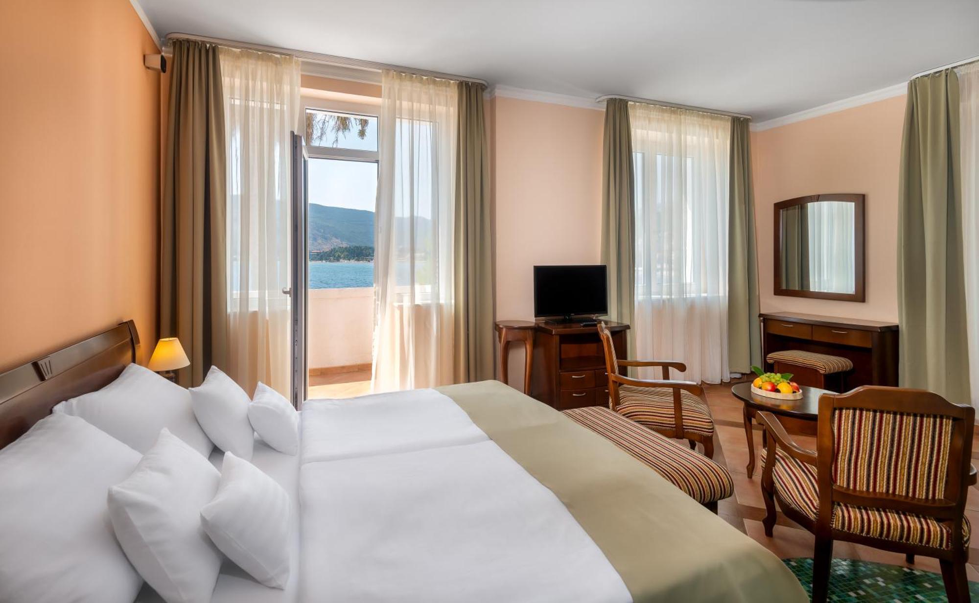 Habitación Doble Confort con balcón y vistas al mar