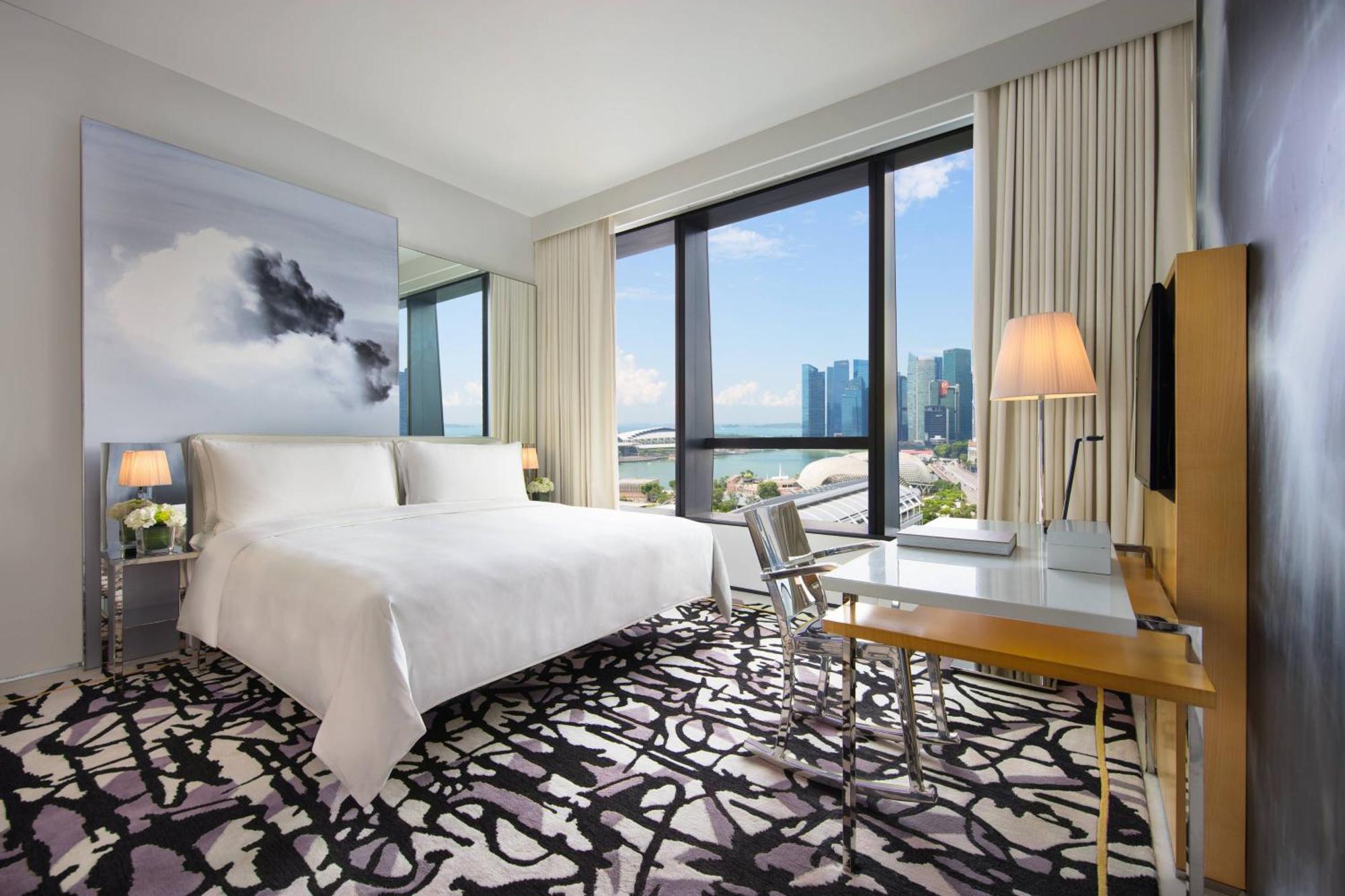 Premier Guest Room 1 King Marina Bay View