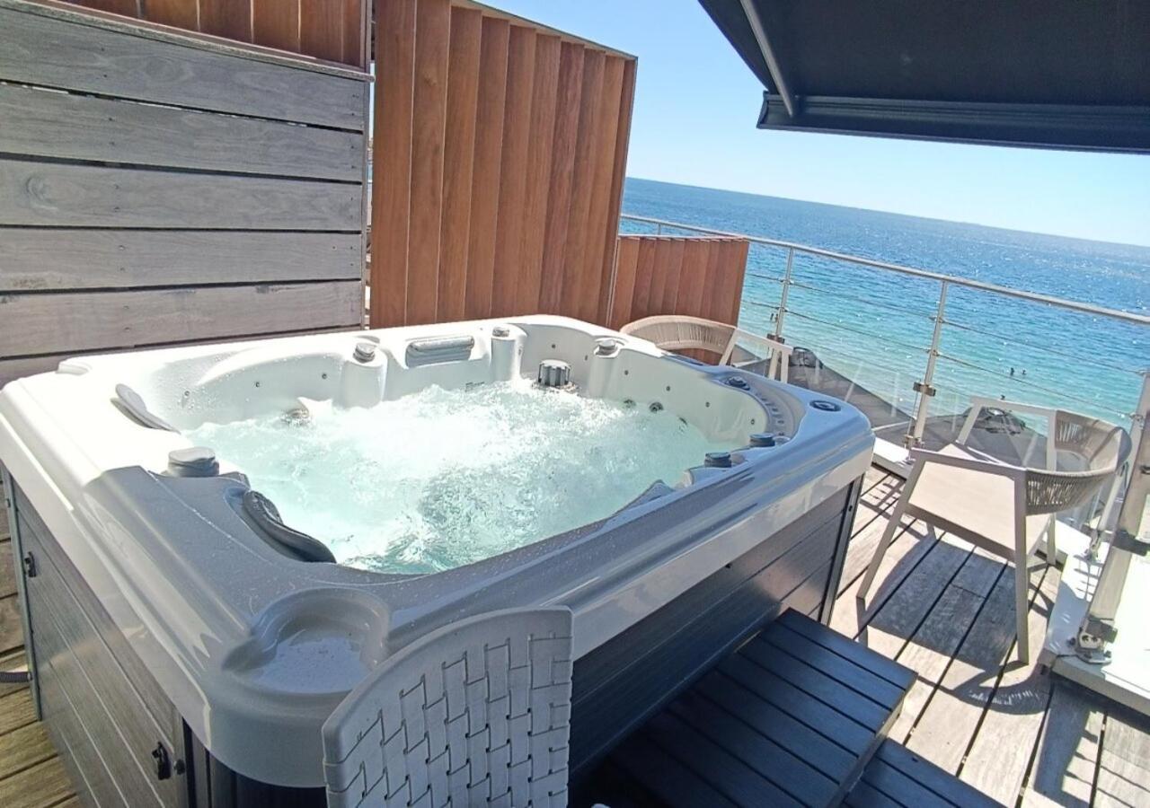 Superior Double Room with Jacuzzi and Sea View