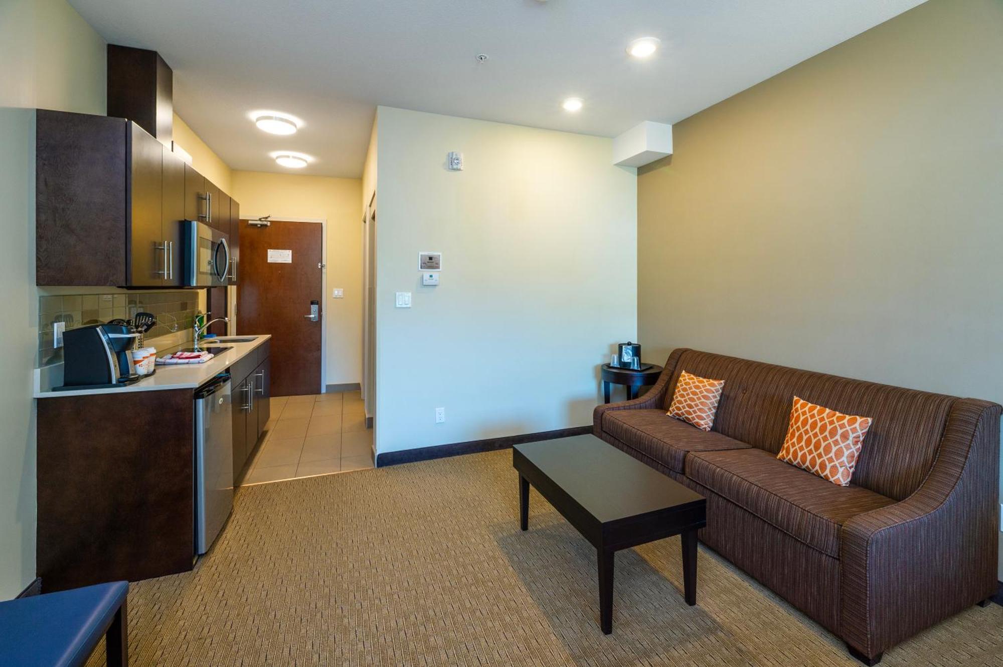 Deluxe King Suite Non-Smoking
