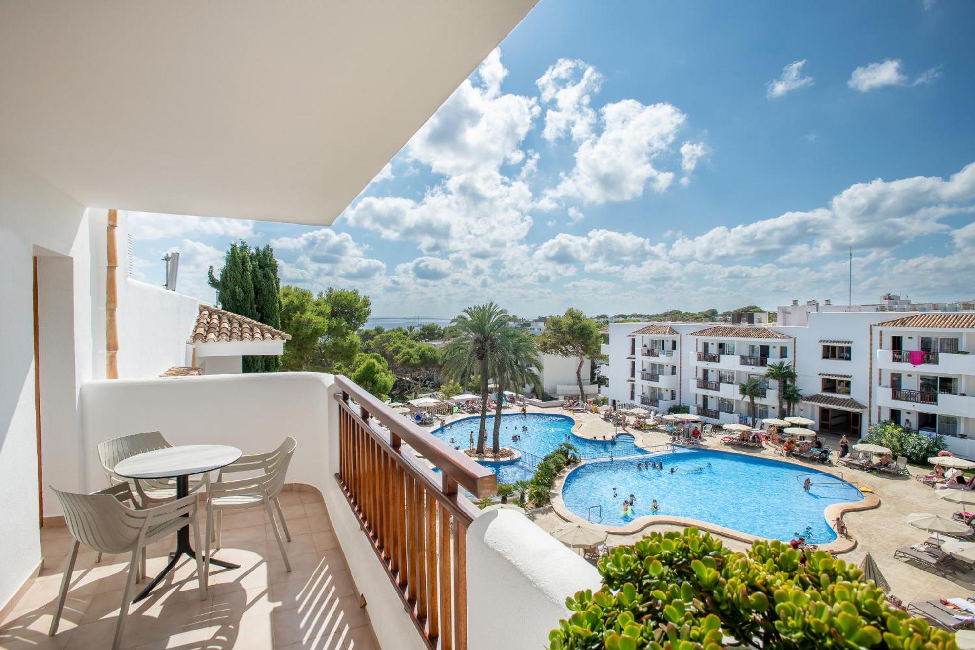 Apartment with Pool View,1542382792:JPEG