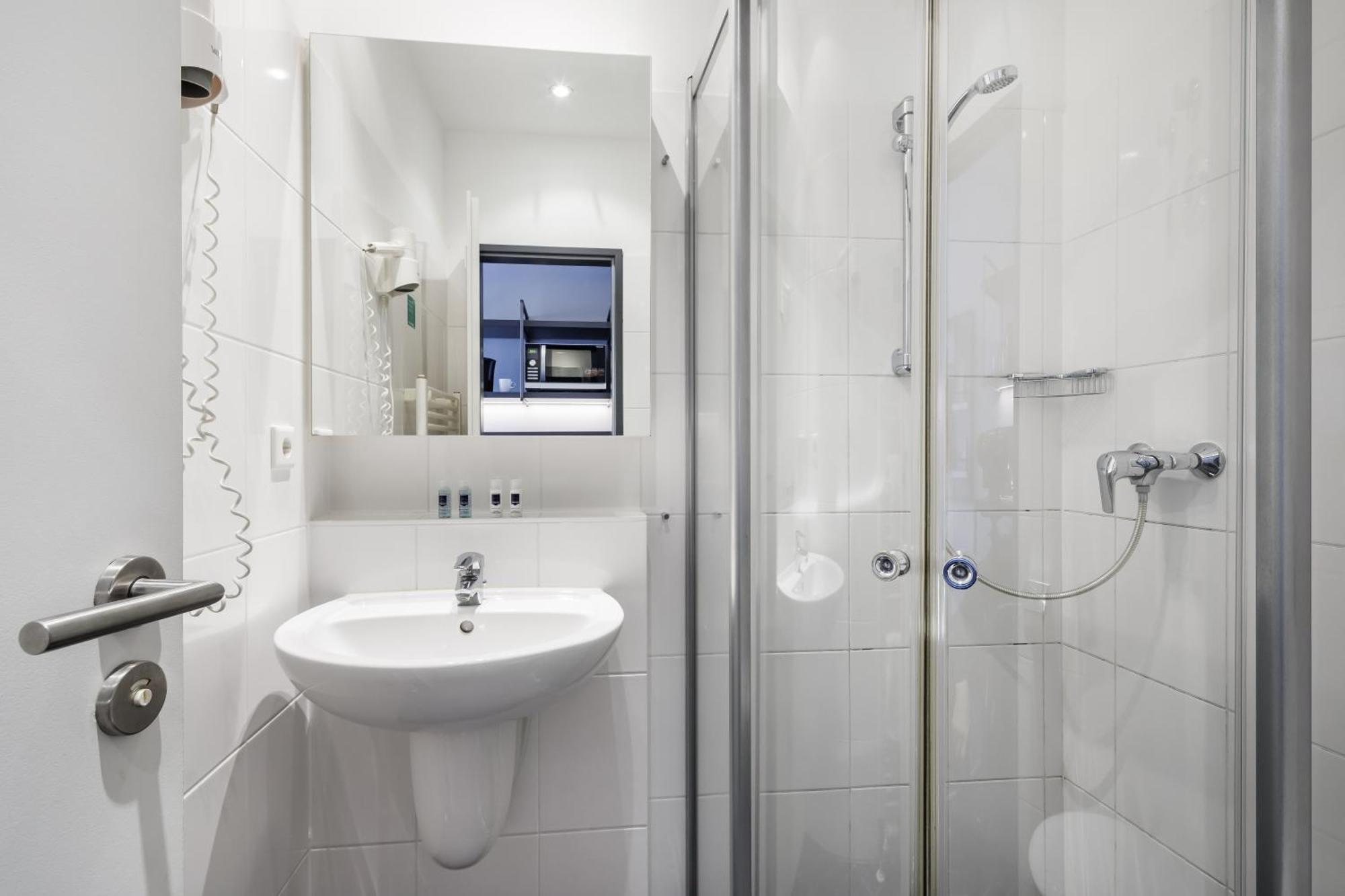 Urban Twin Room Kitchenette
