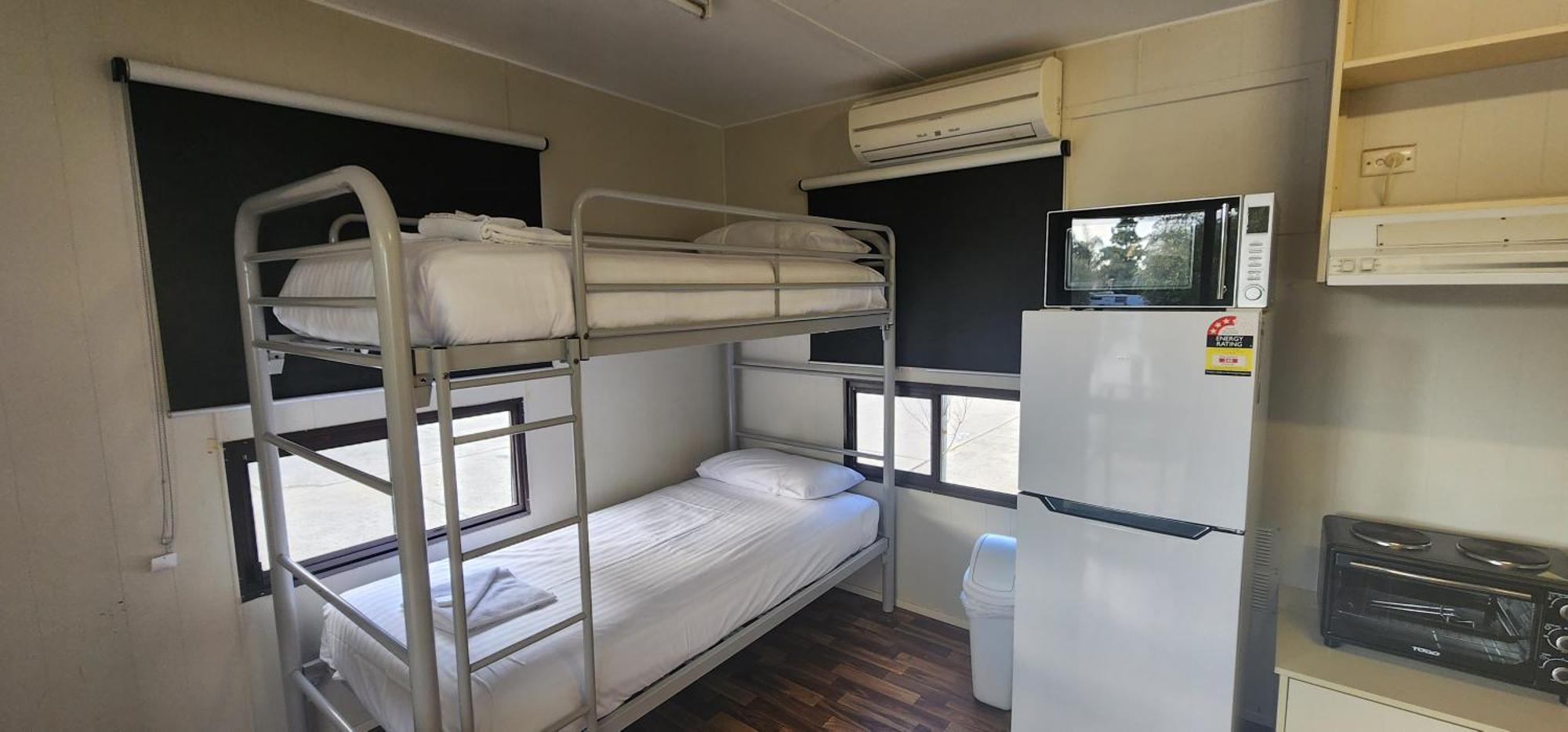 Budget Cabin Pet Friendly Sleeps 4