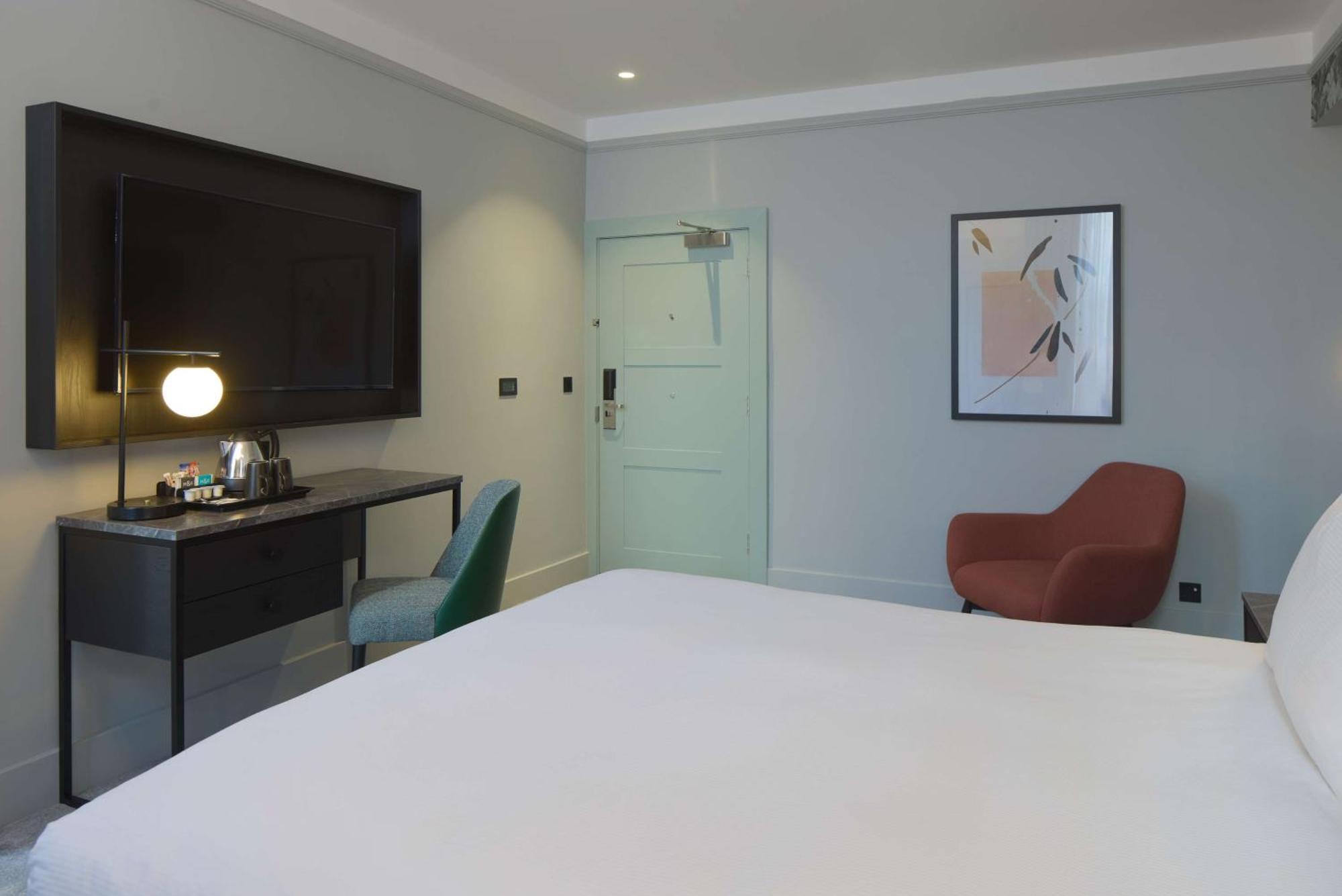 Queen Room Mobility Access