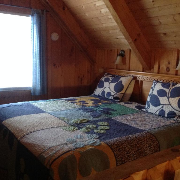 One-Bedroom Cabin,799890651:JPEG