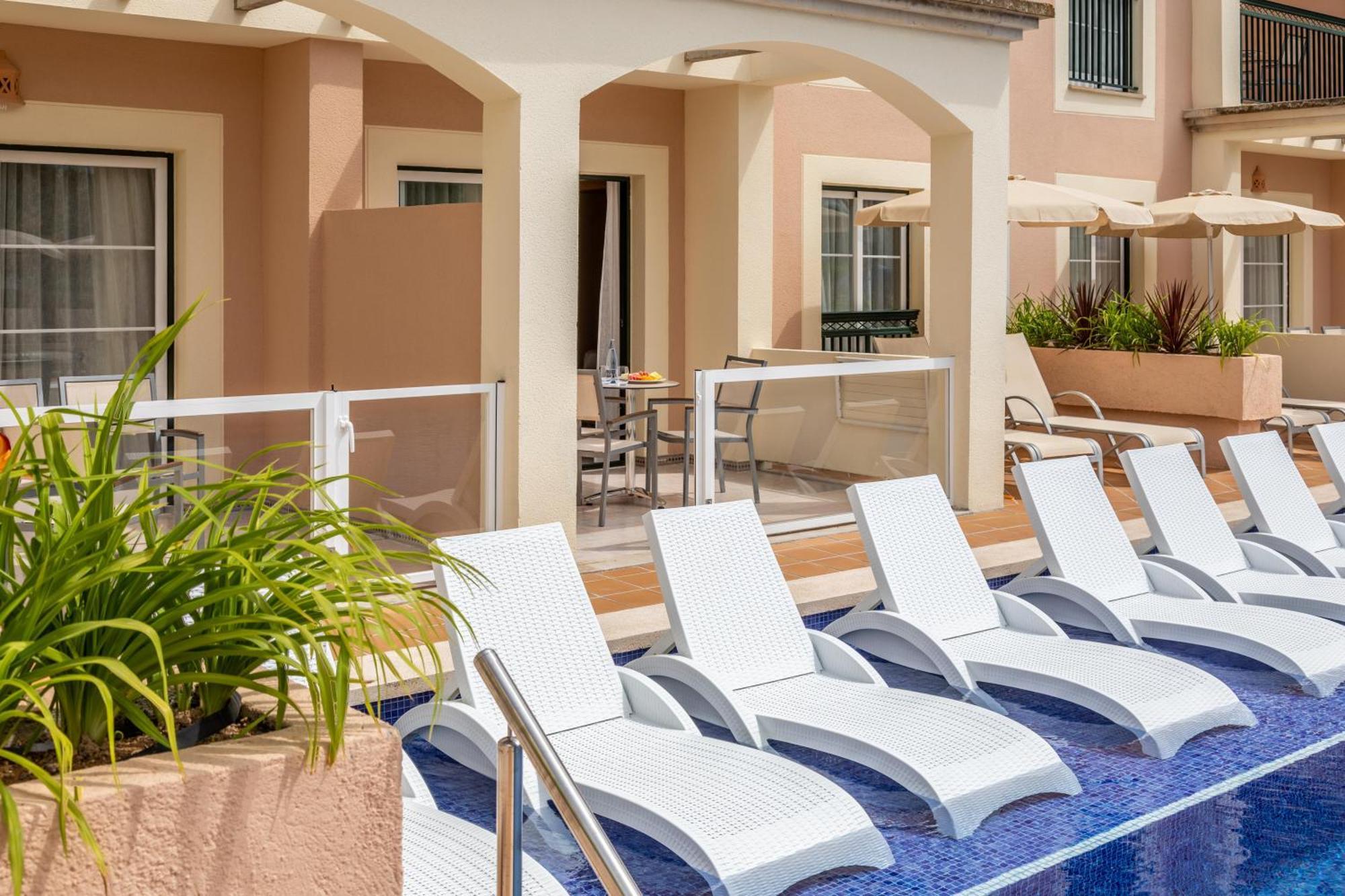 One Bedroom Swim Up Suite