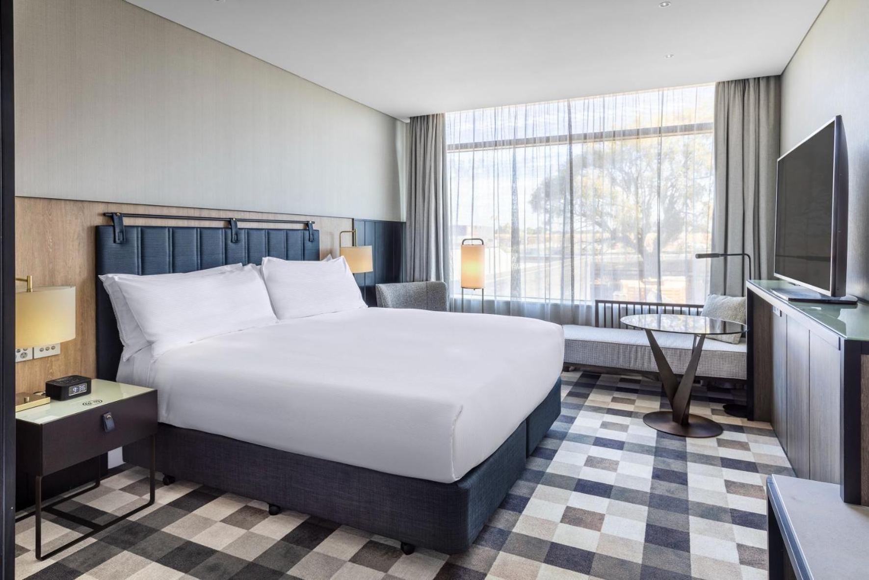 King Room - Mobility Accessible,1545622387:JPEG