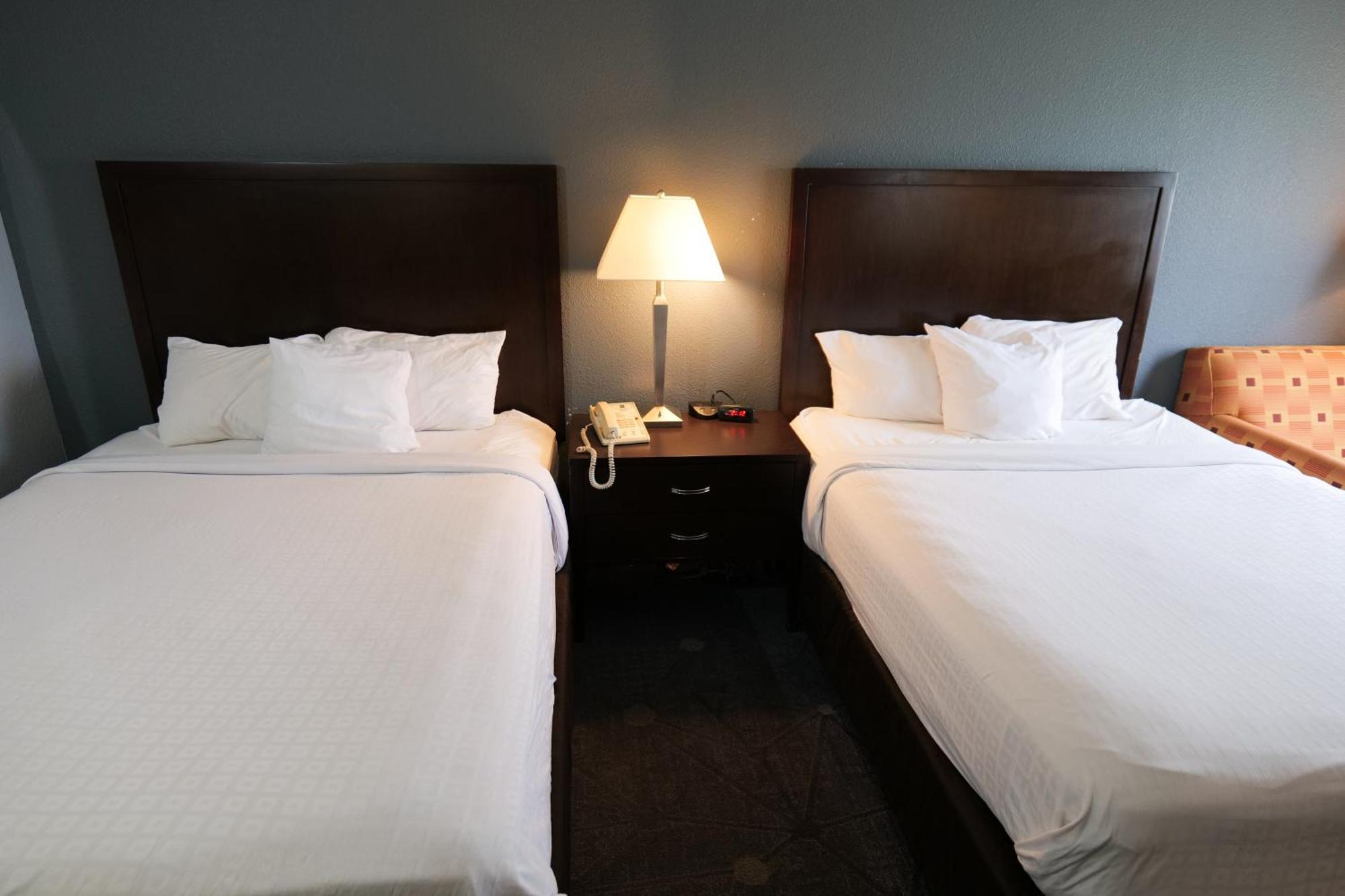 Queen Room with Two Queen Beds,1705915904:JPEG