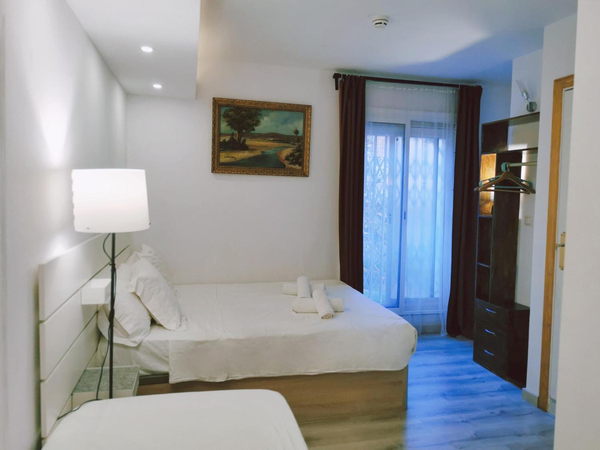 Habitación Triple con vistas al jardín