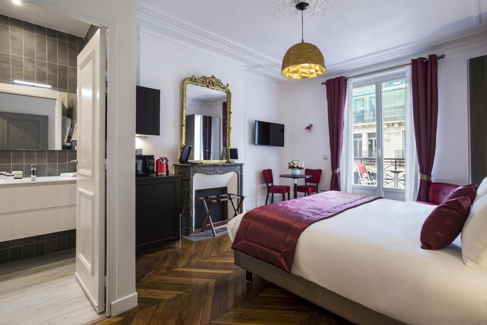 Deluxe Double Room with Balcony,1588296451:JPEG