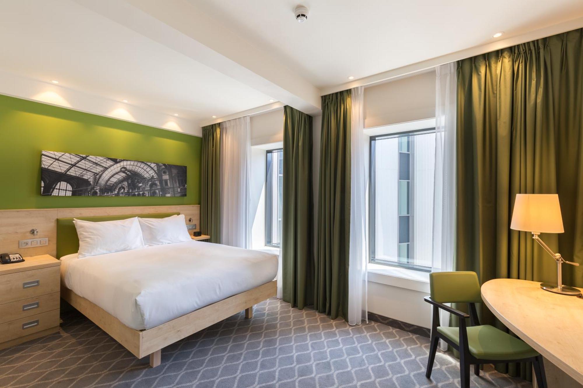 Queen Room