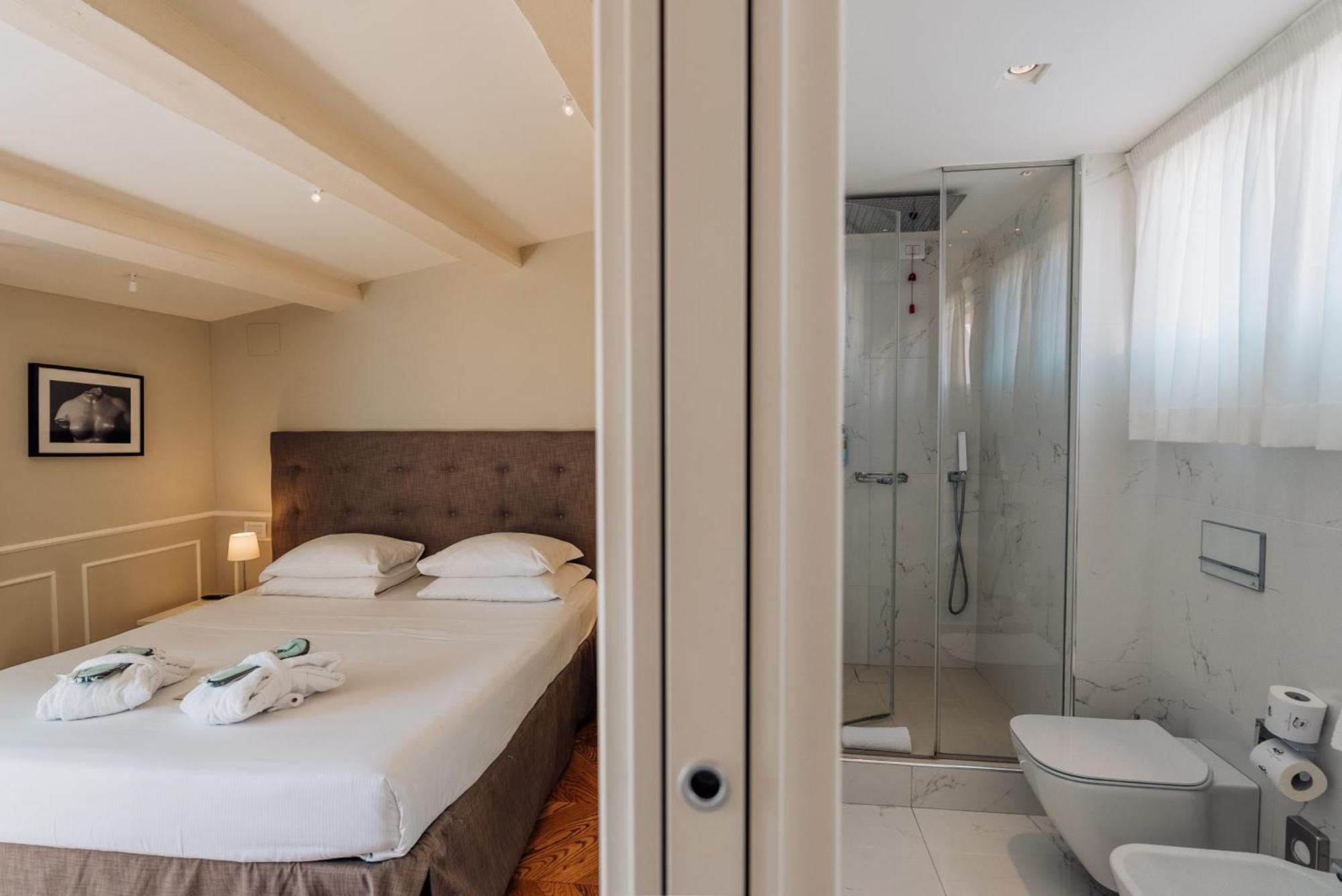 Queen Room Hot Tub