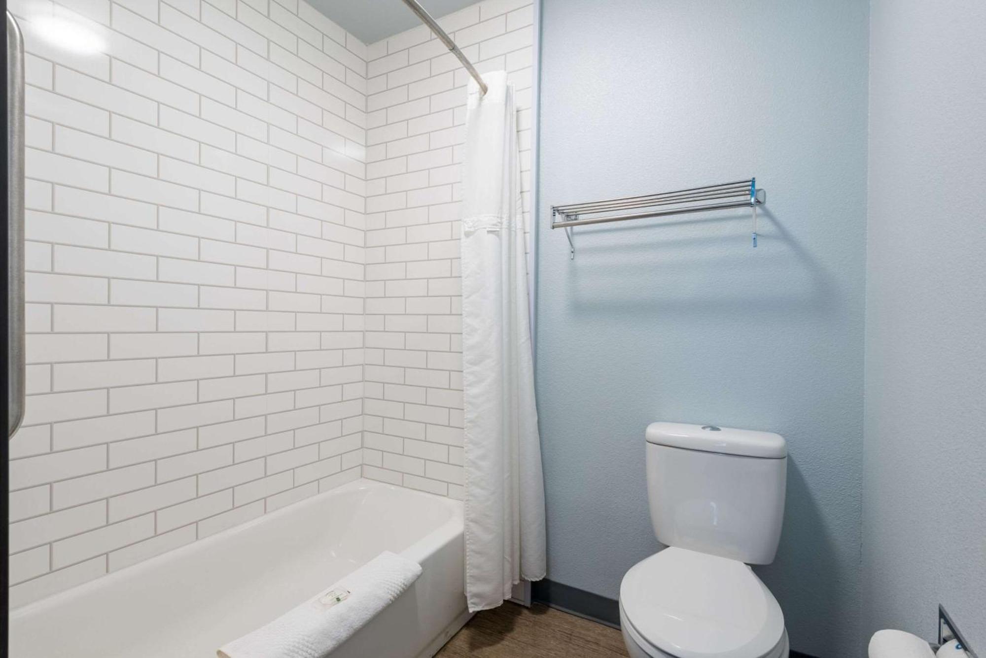 Queen Room with Two Queen Beds and Tub - Accessible/Non Smoking/Pet Friendly,1549543879:JPEG