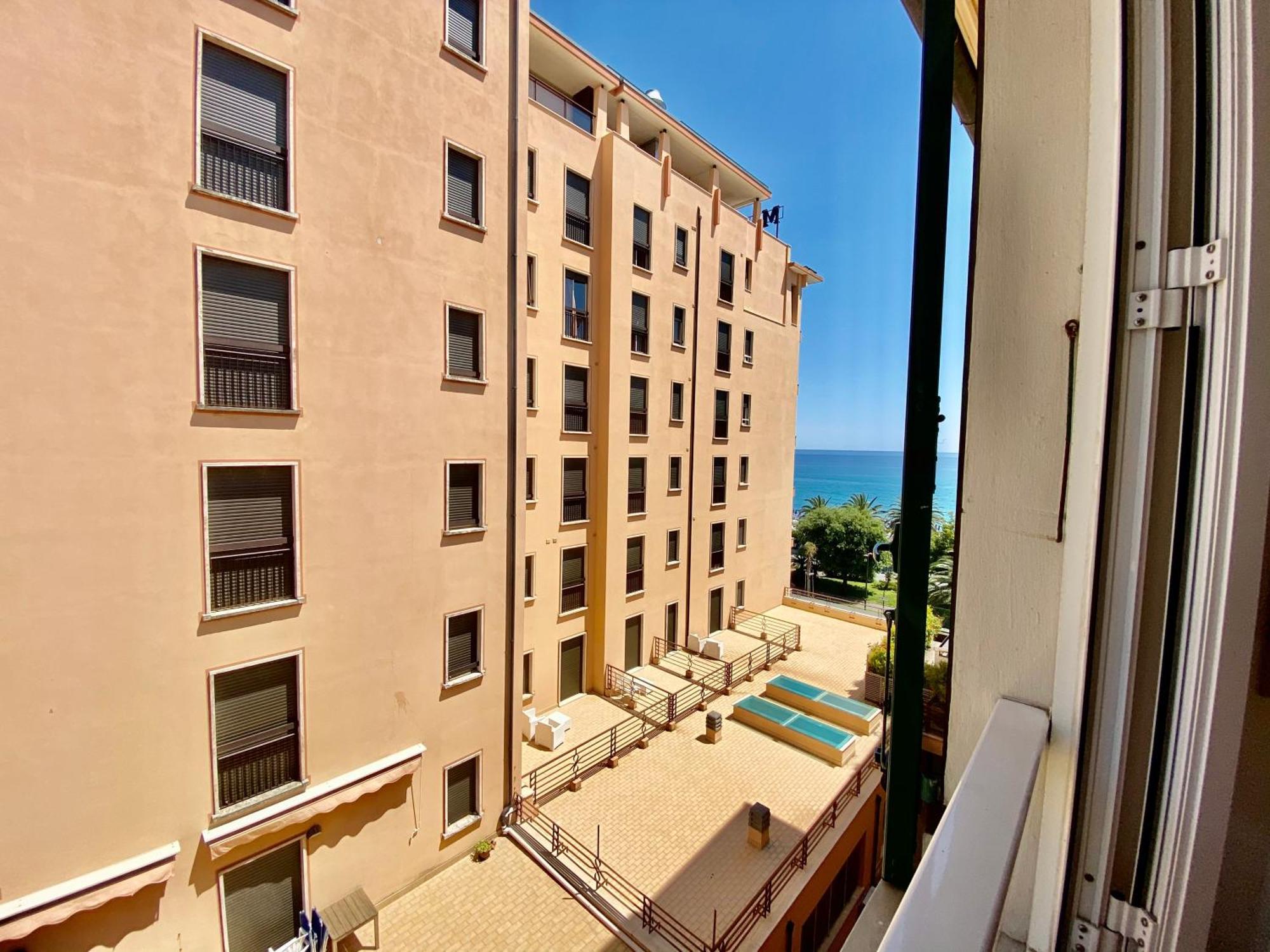 Double or Twin Room Side Sea View