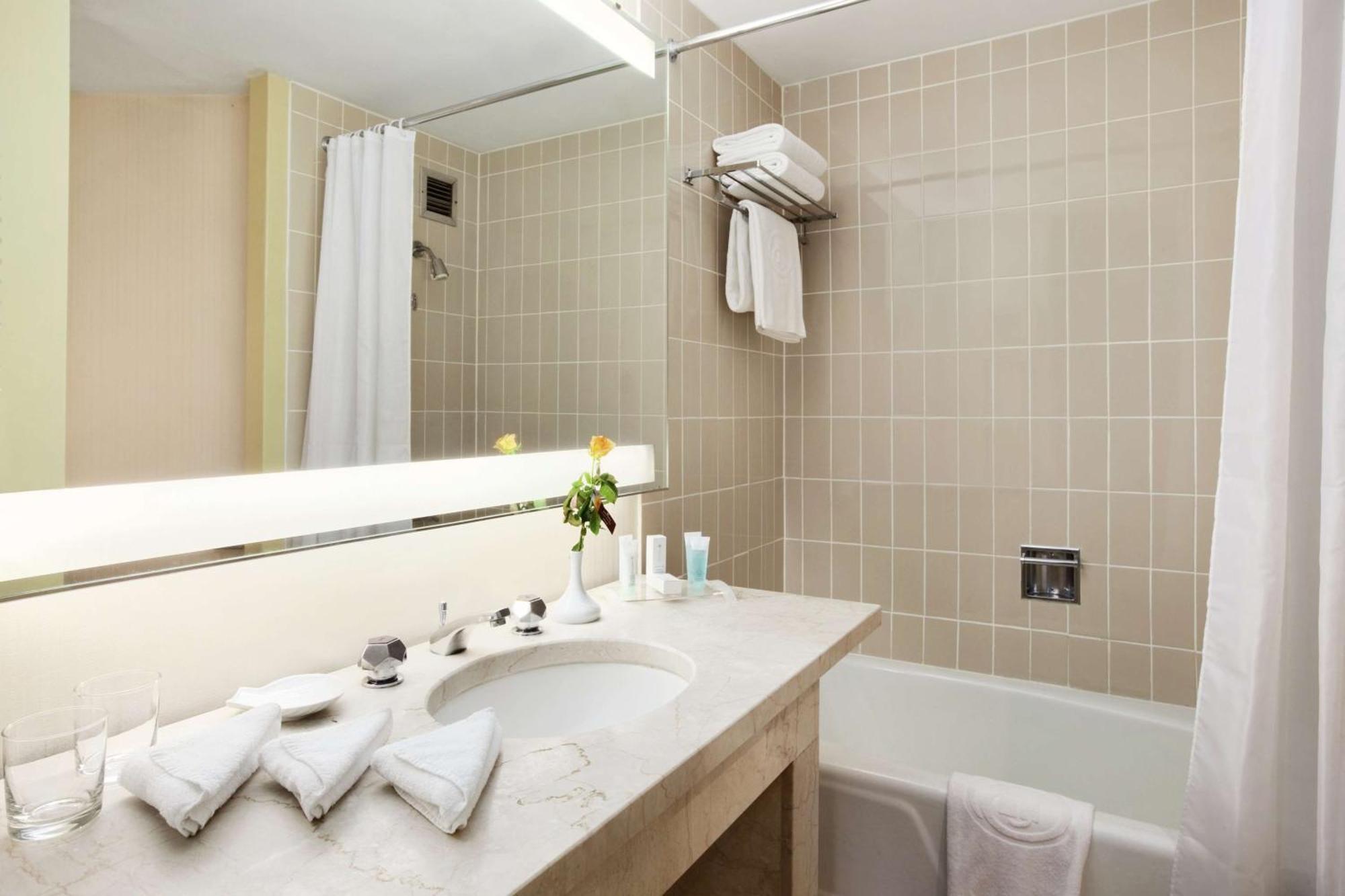 Chambre Lit King-Size - Vue sur Ville