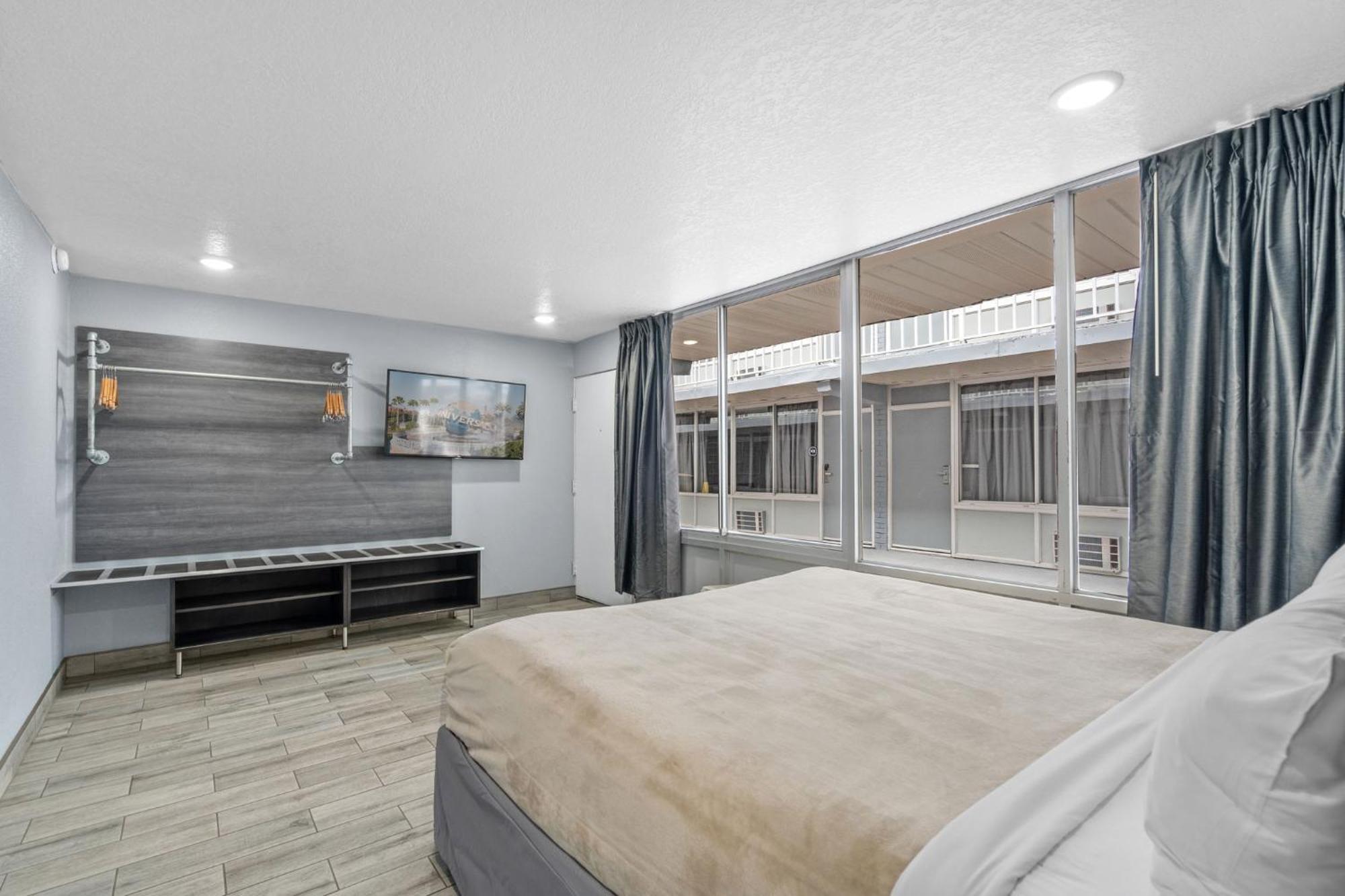 Two-Bedroom Suite,1550057149:JPEG