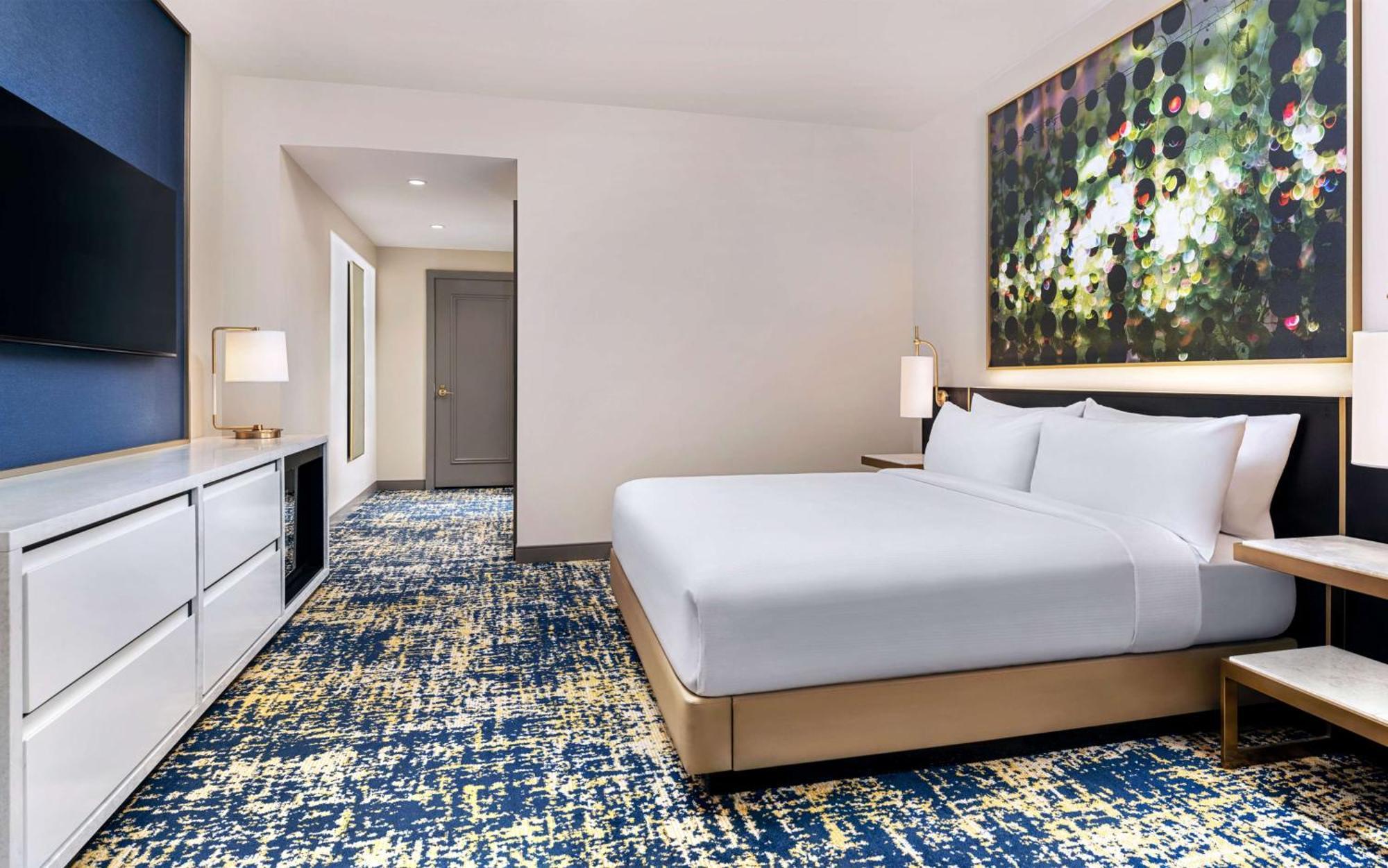 Deluxe King Room