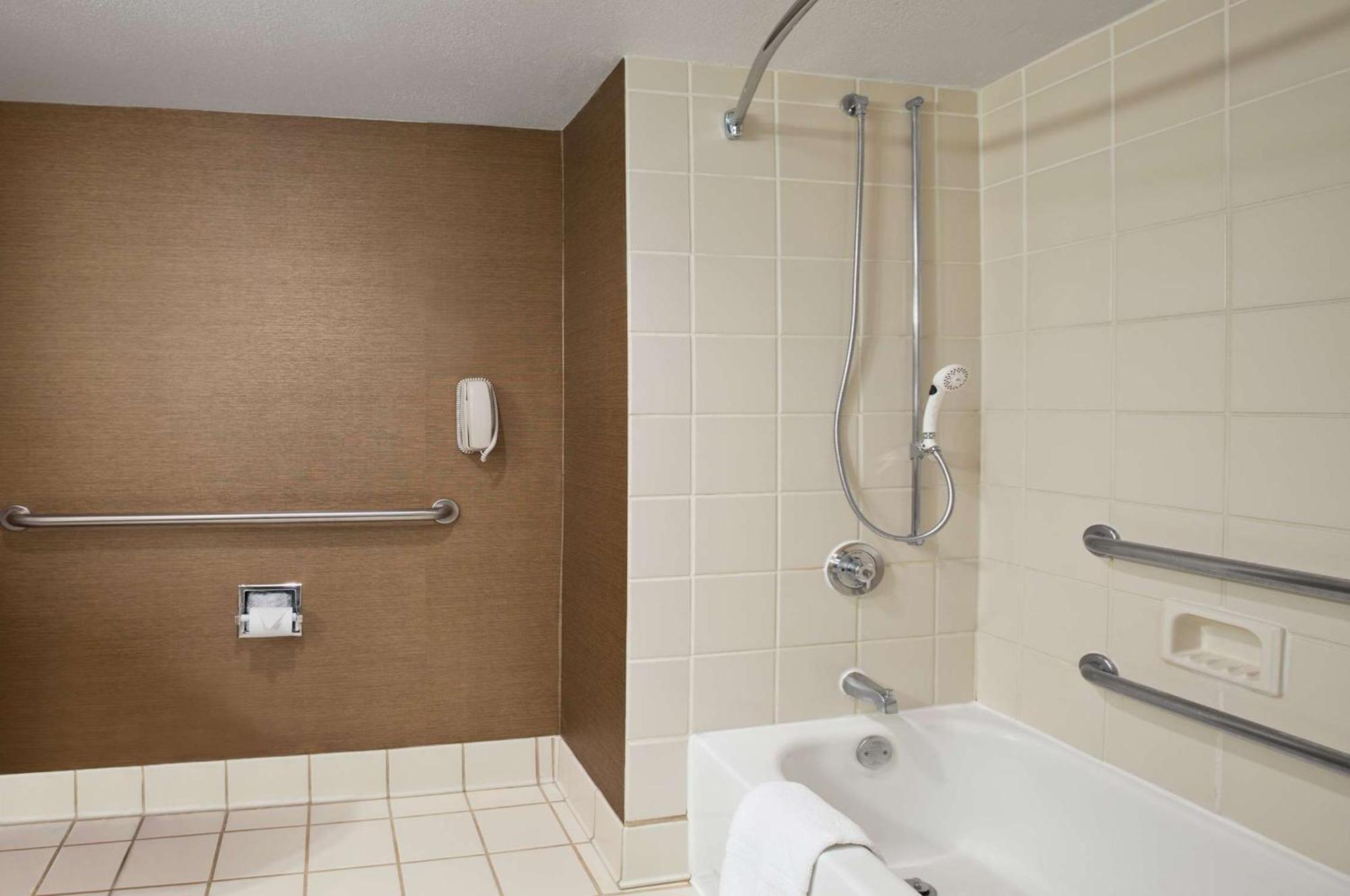 King Room - Mobility Access/Non-Smoking