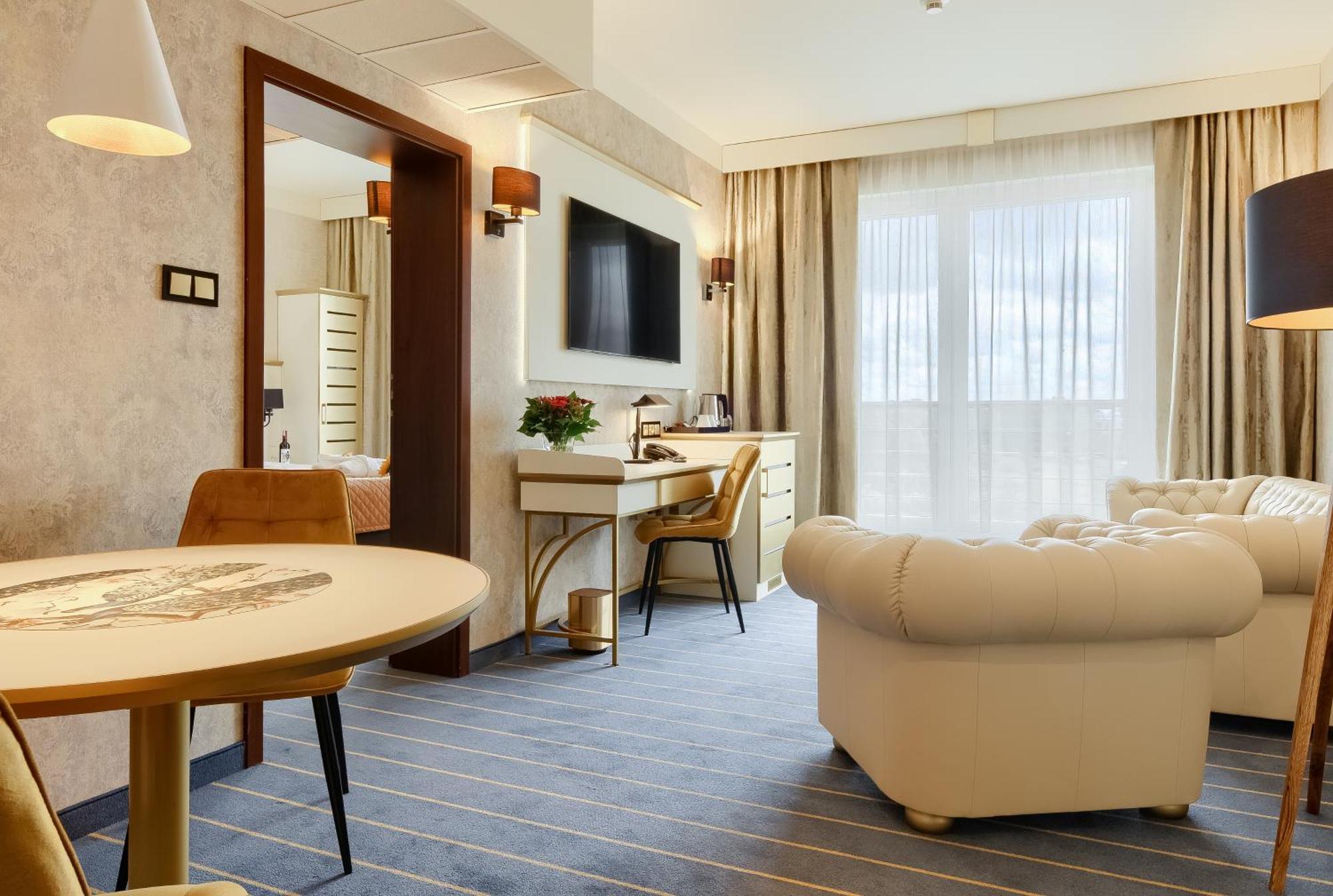 Junior Suite,1552065028:JPEG