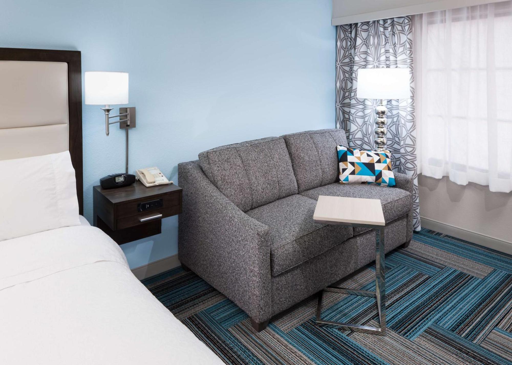Premium King Room with Sofa Bed - Non-Smoking,1552174450:JPEG