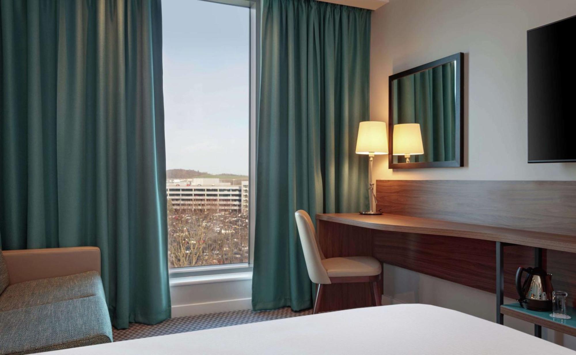 Chambre Lit Queen-Size avec Lit King-Size UK et Canapé-Lit