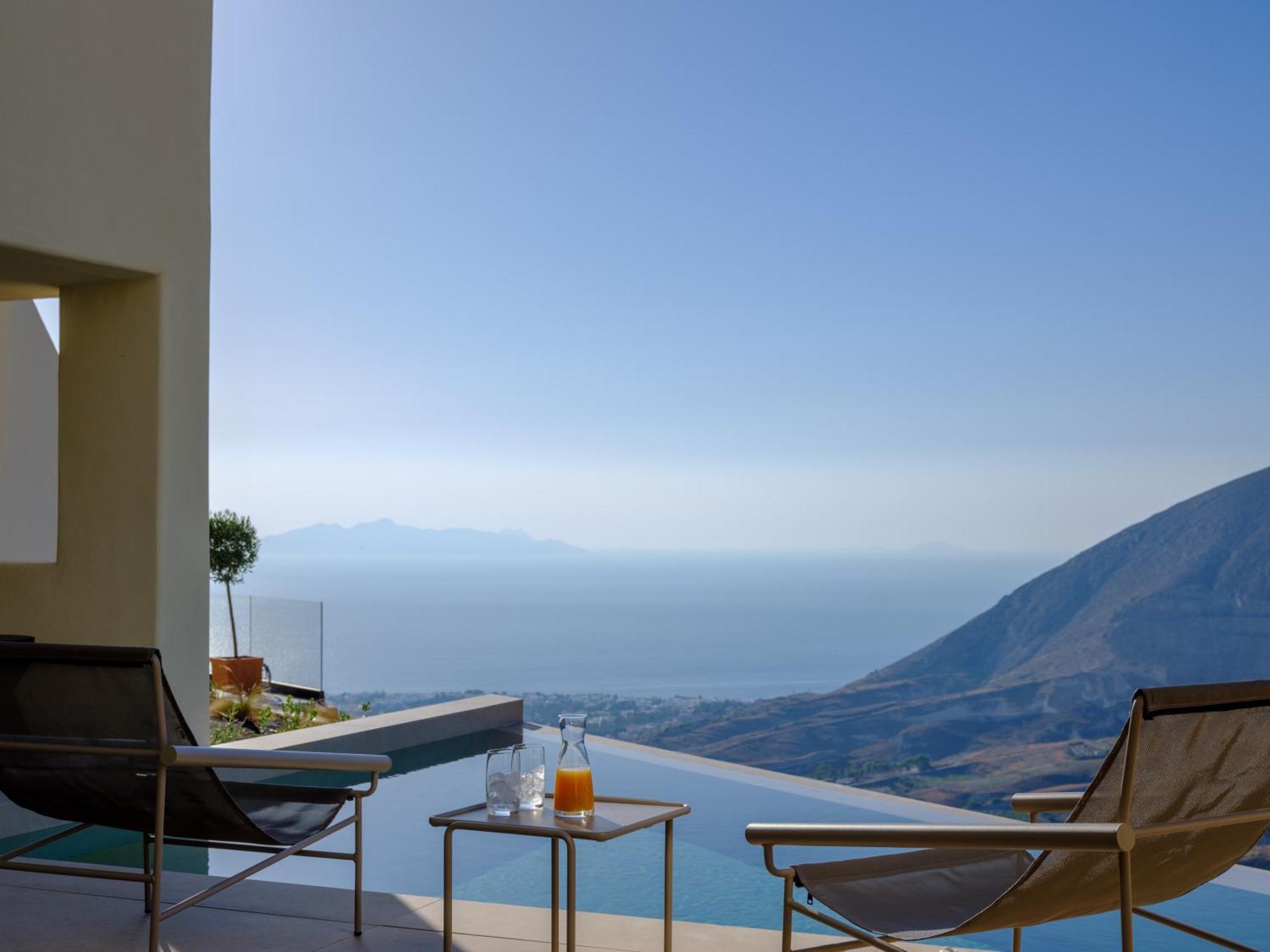 Senior Suite Heated Pool Sea View