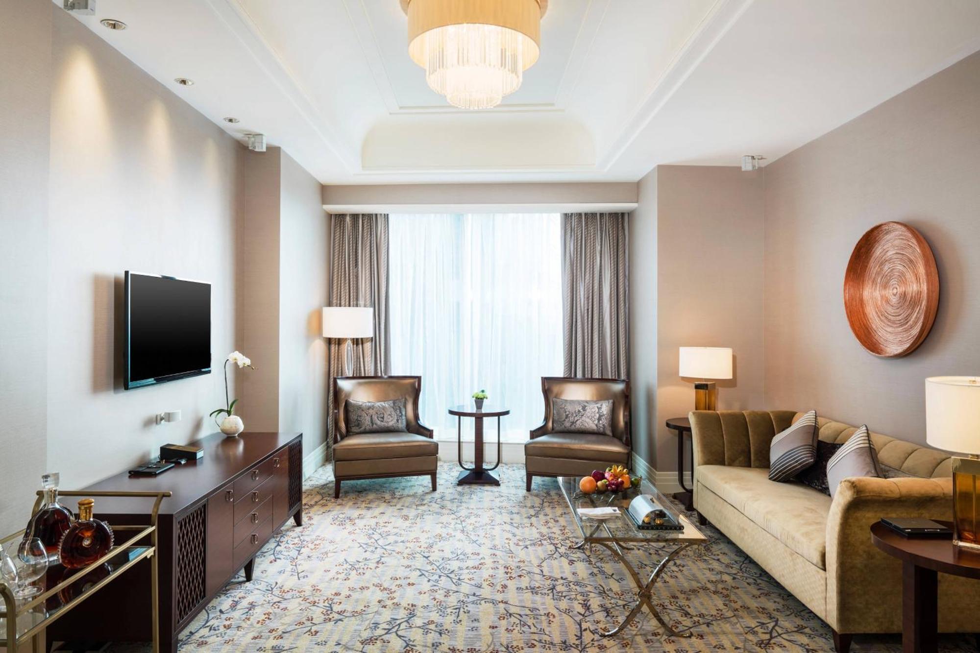 Lafayette Suite,1553655826:JPEG