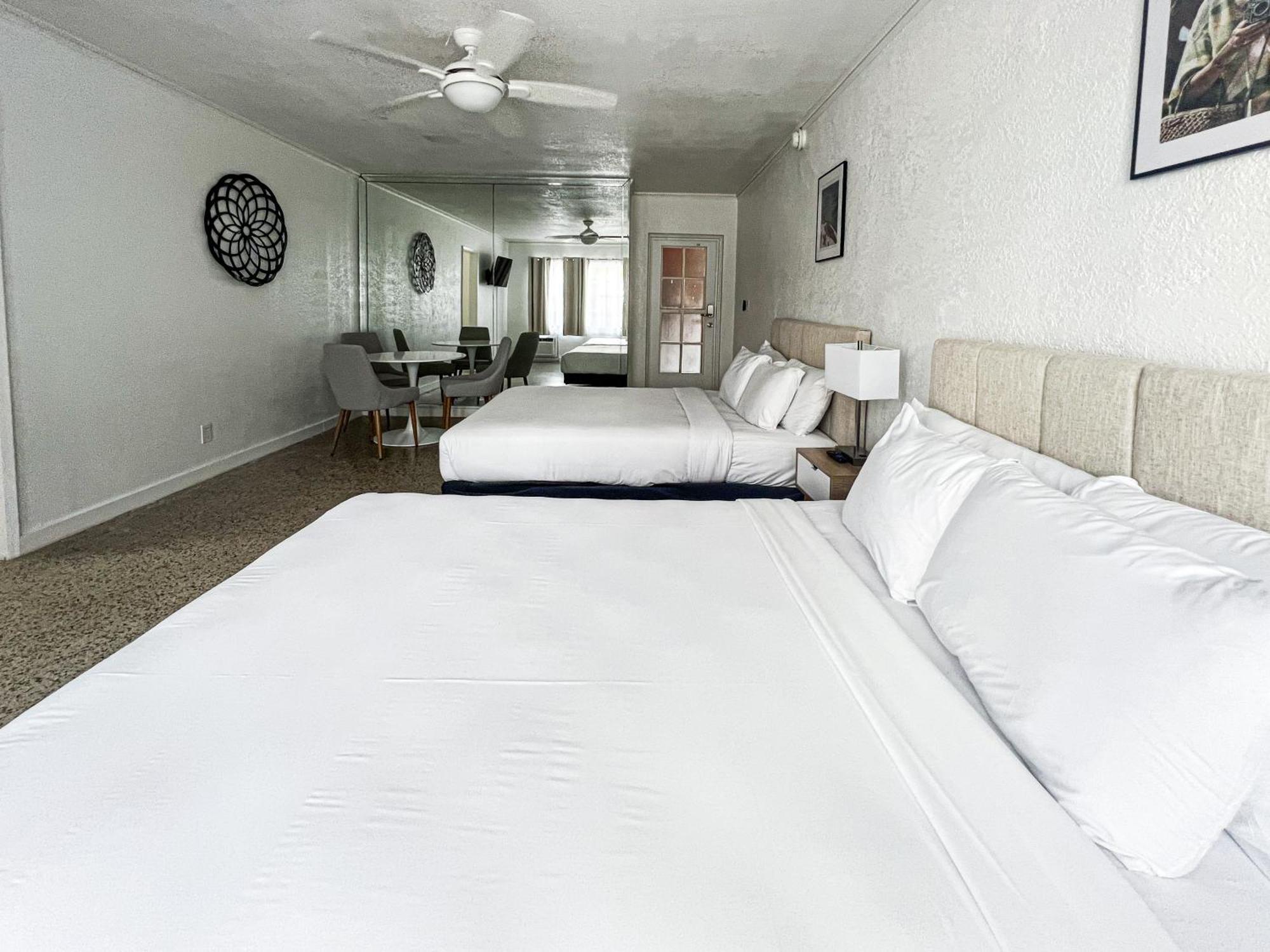 Studio with Two Queen Beds,1554750412:JPEG