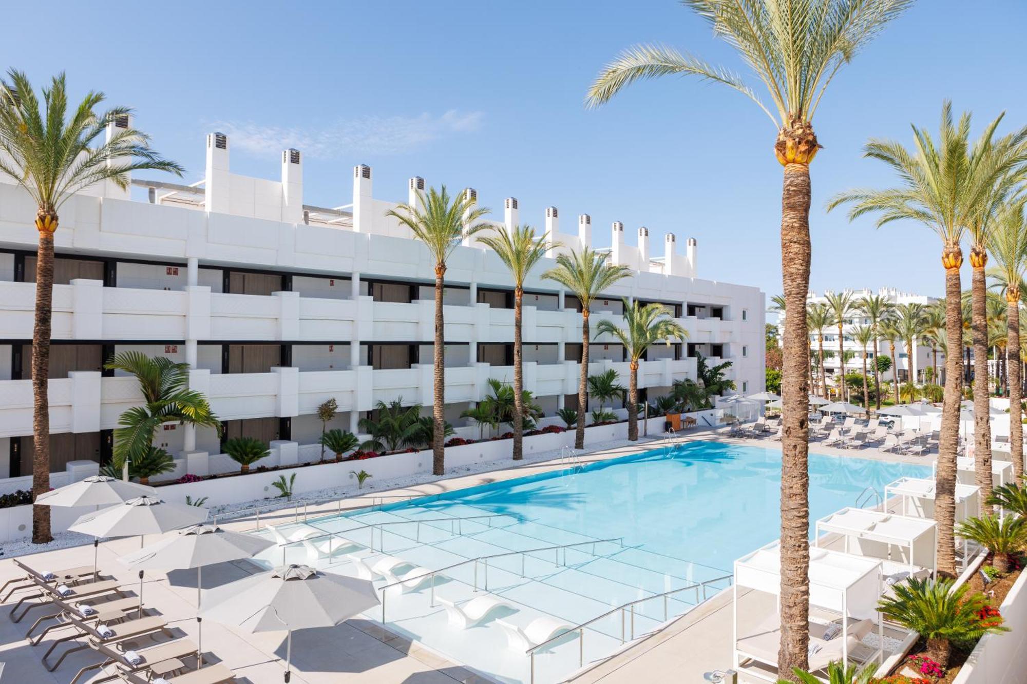Premium Deluxe Double or Twin Room Pool View