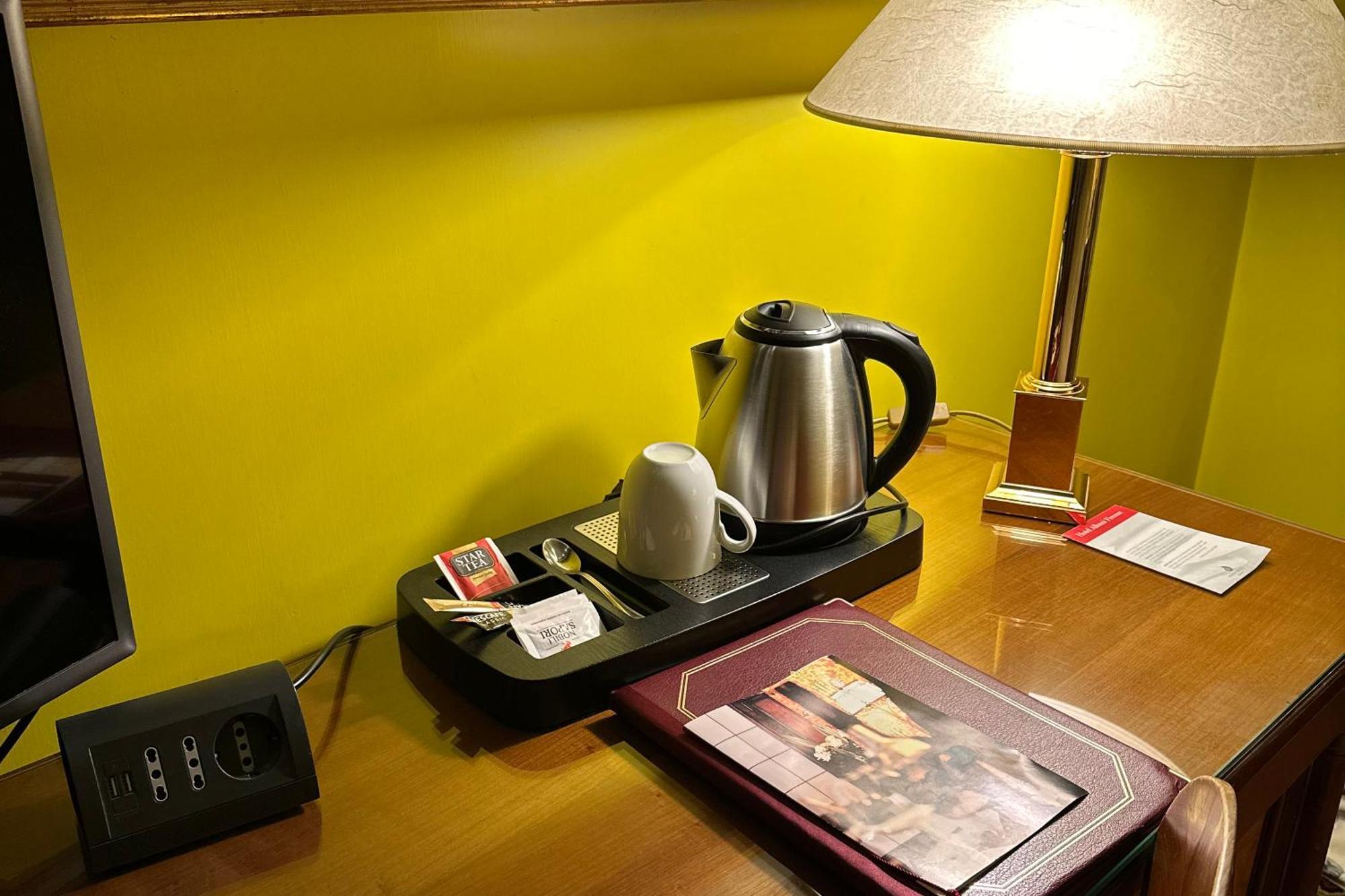 Single Room,685728186:JPEG