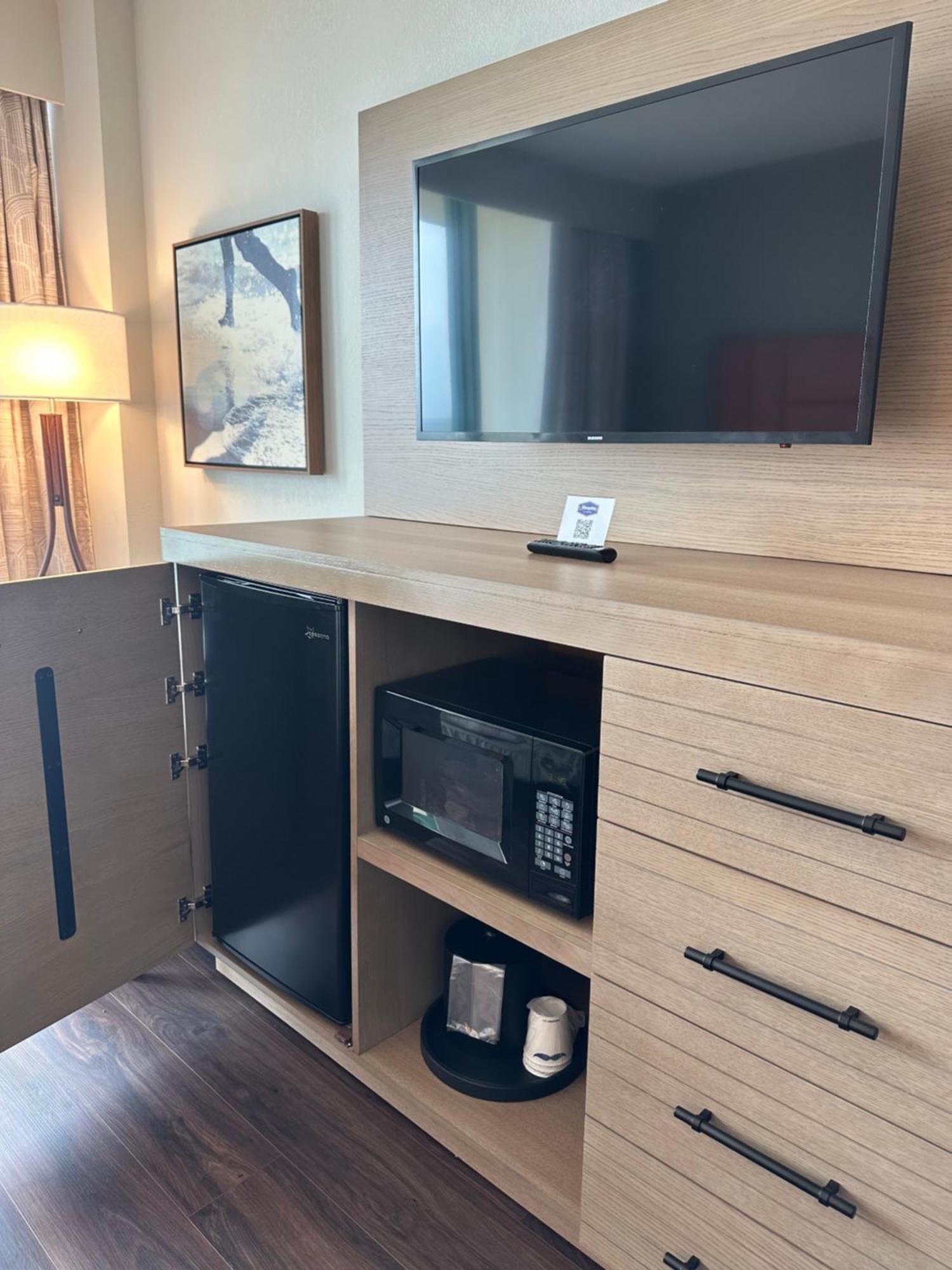 Queen Room Two Queen Beds Bath Tub Oceanfront Floor 6-10