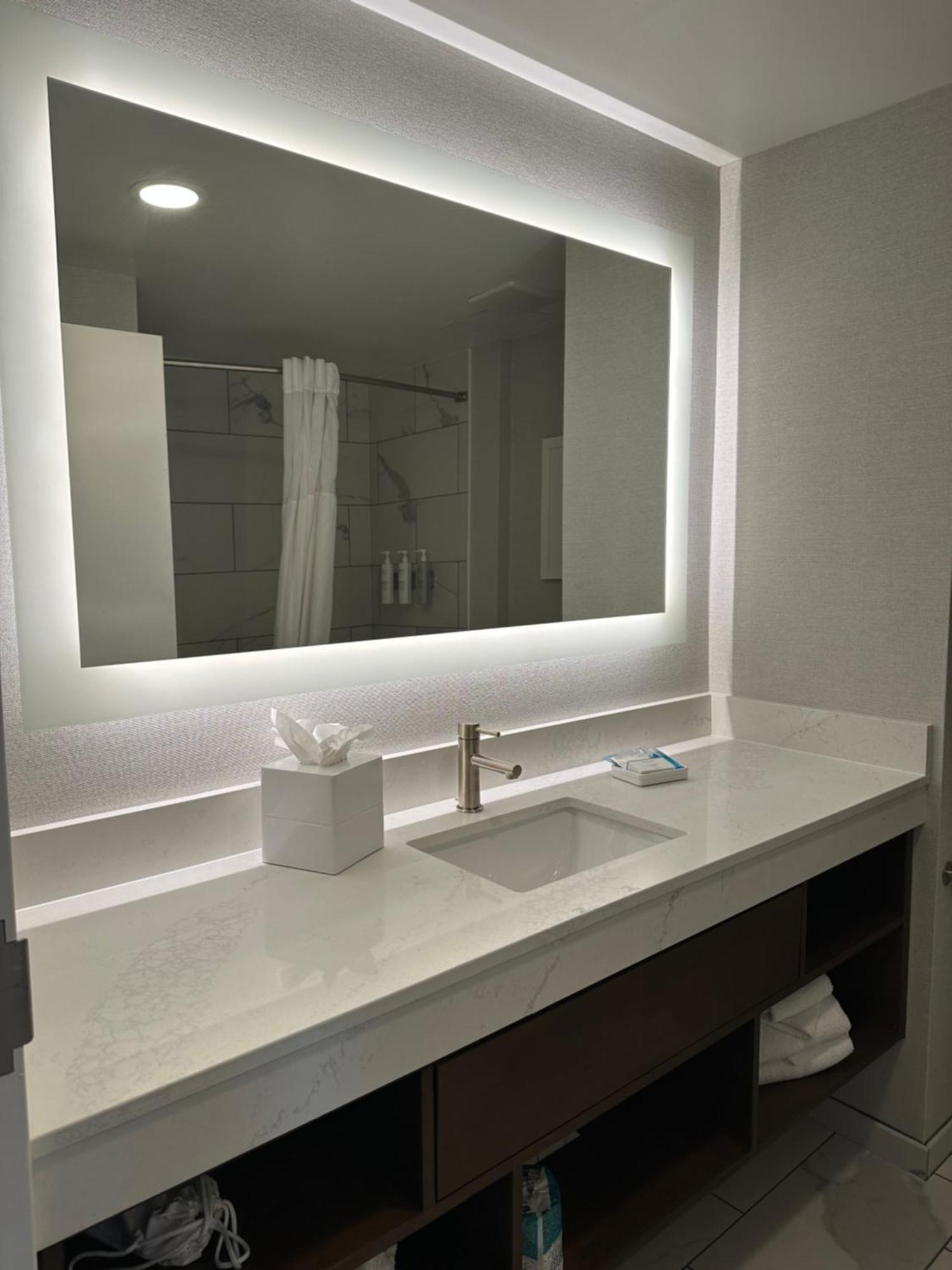 Queen Room Two Queen Beds Bath Tub Oceanfront Floor 6-10