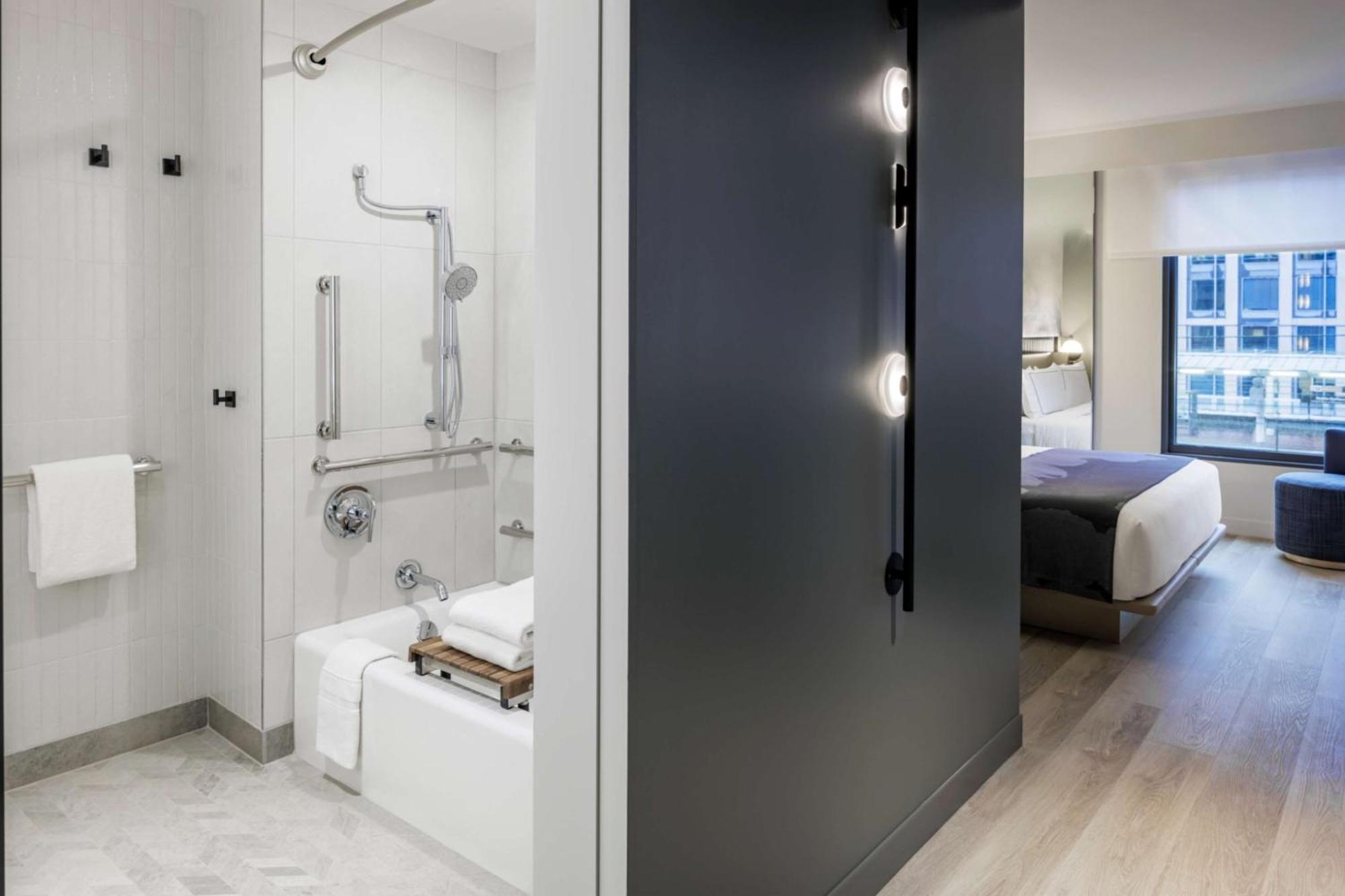 Premium King Room,1557047557:JPEG