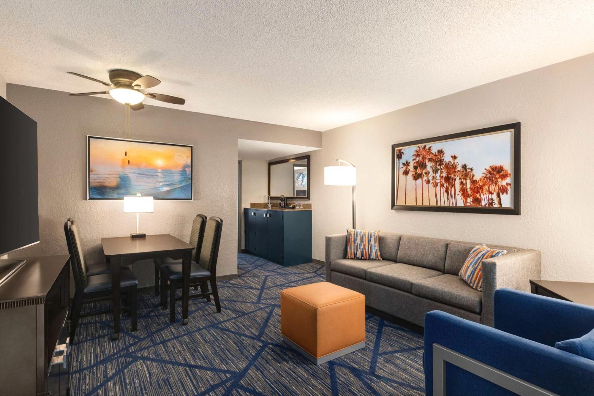 Queen Suite Two Queen Beds