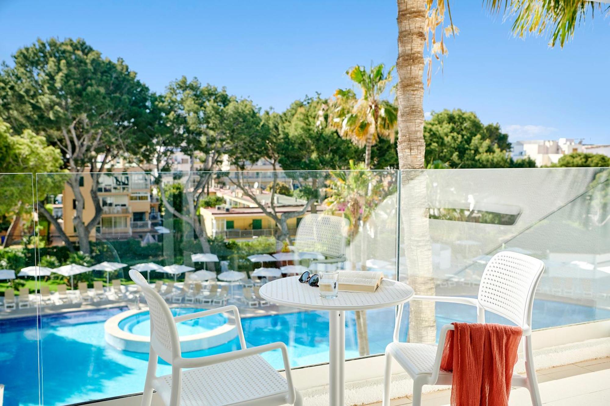 Double Room Pool View