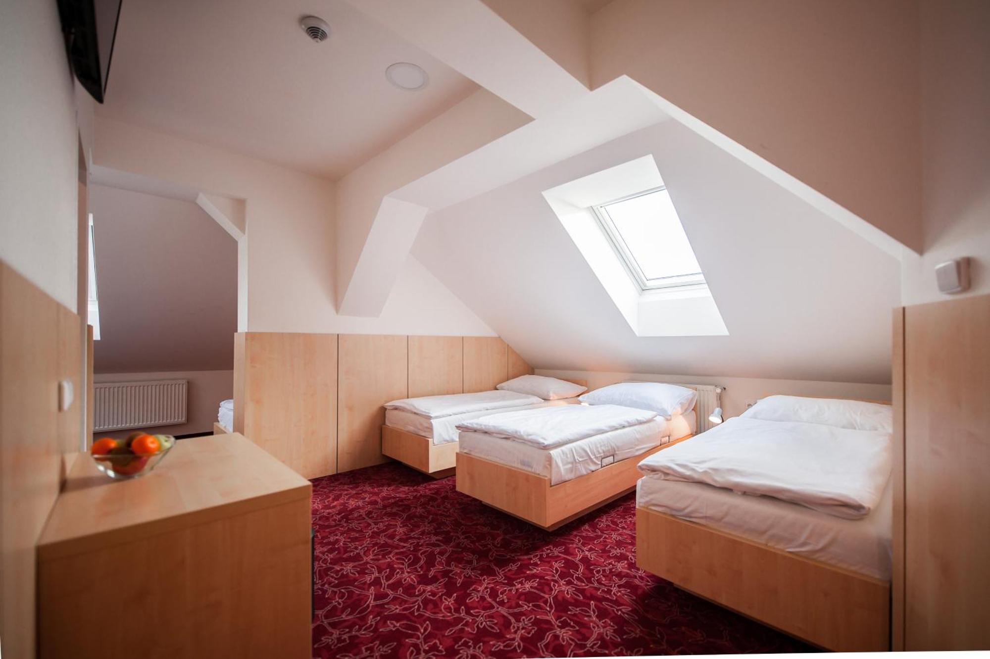 Economy Triple Room