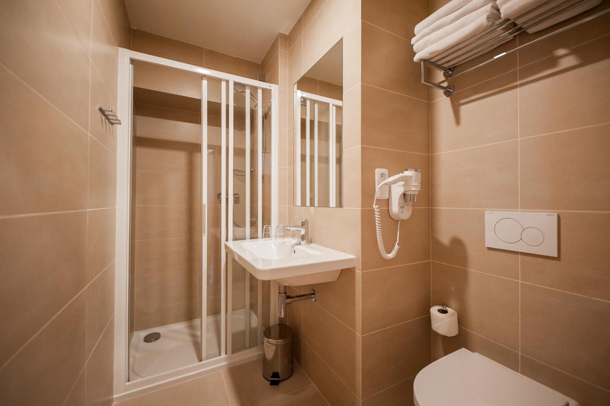 Economy Triple Room