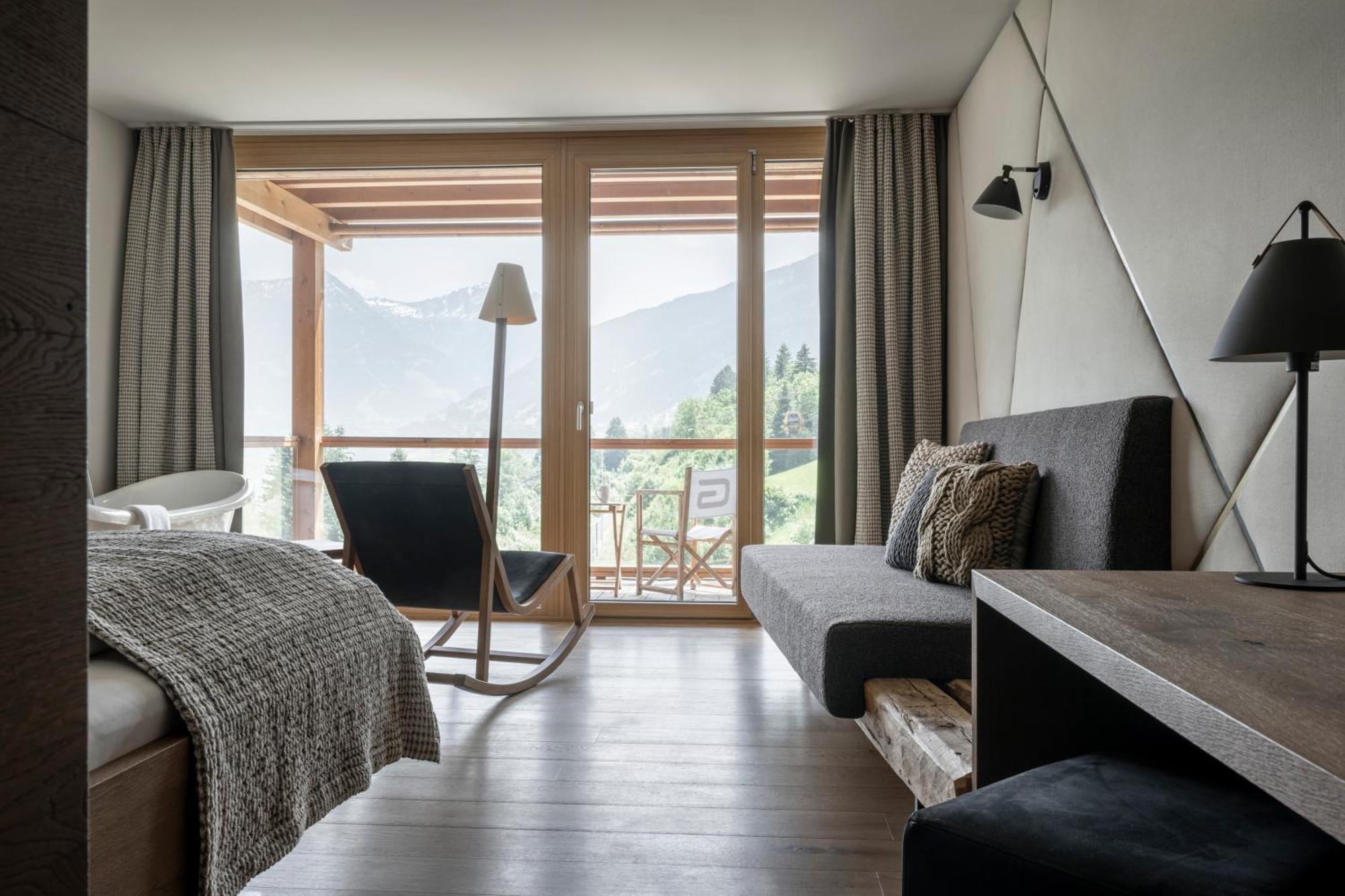 Deluxe Double Room with Balcony,1686443041:JPEG