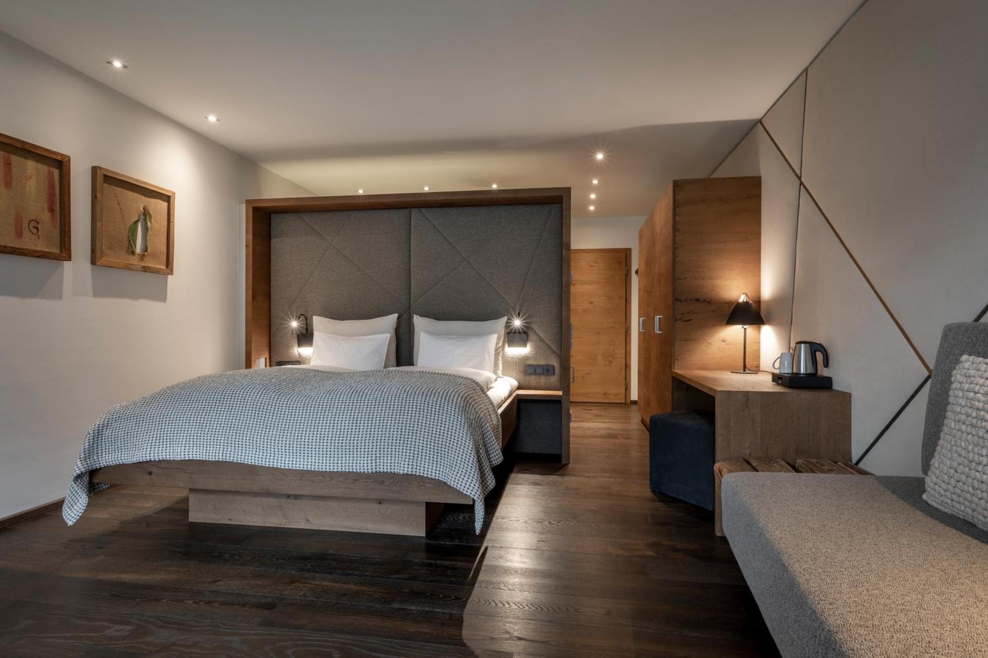 Large Superior Double Room with Balcony,1606569292:JPEG