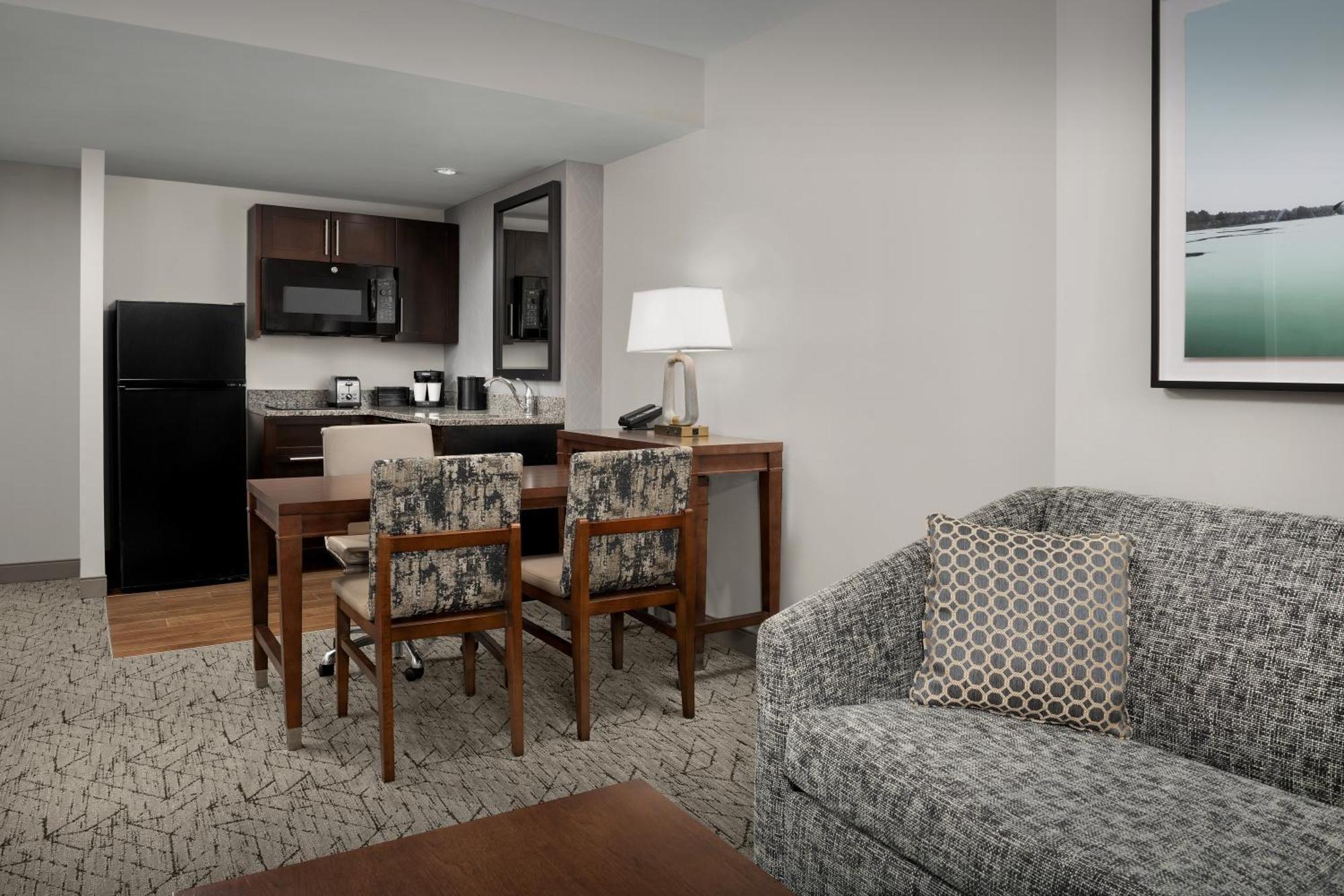 One-Bedroom Queen Suite Kitchen Non-Smoking